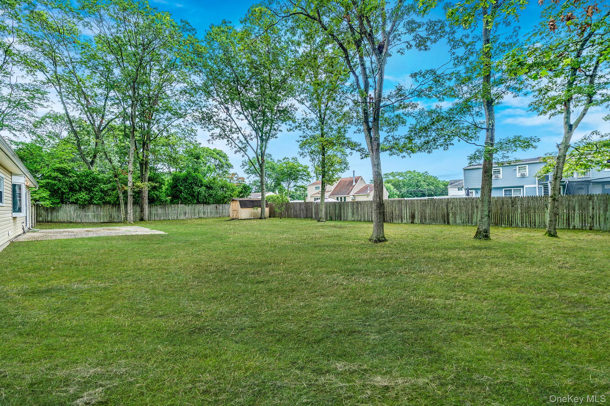 9 Fenwick Avenue, Farmingville, NY 11738