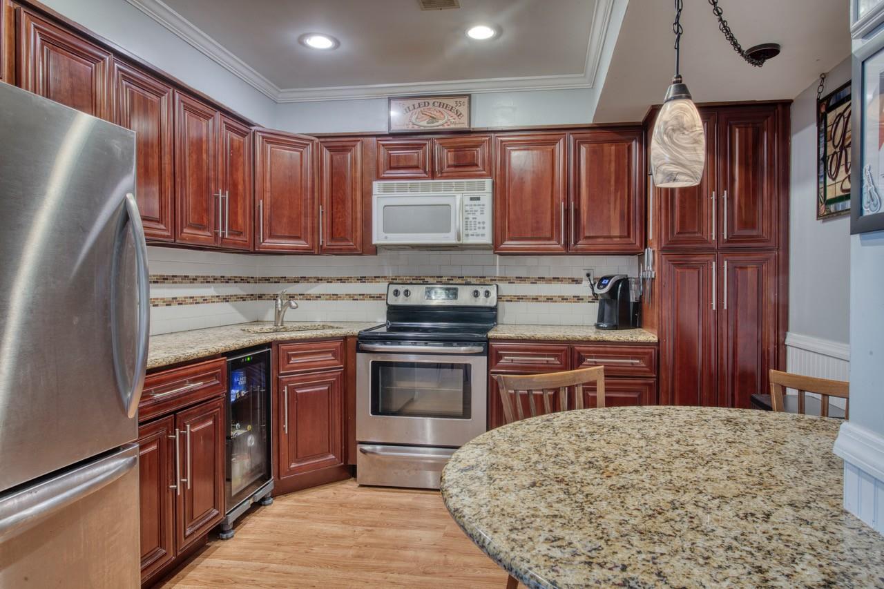 61 W Tiana Road # 6, Hampton Bays, NY 11946