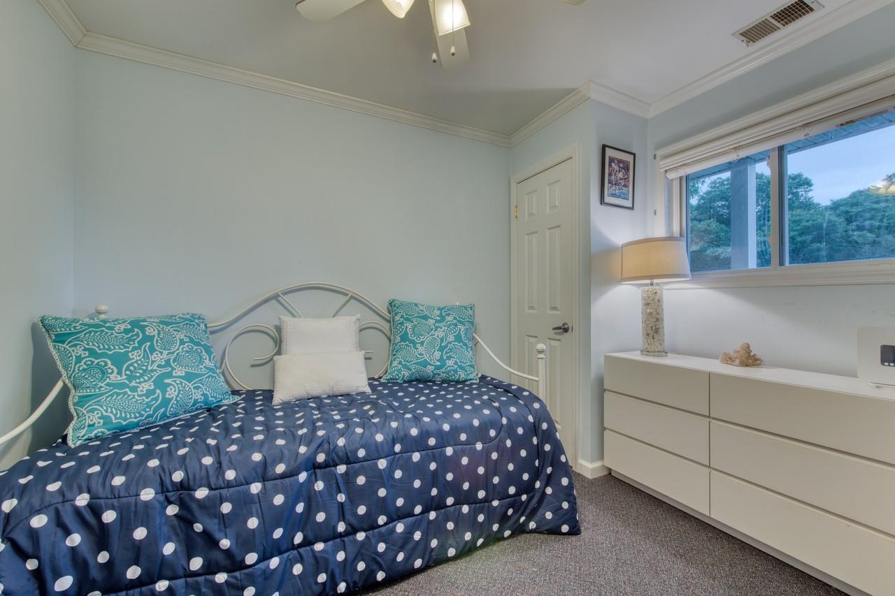 61 W Tiana Road # 6, Hampton Bays, NY 11946