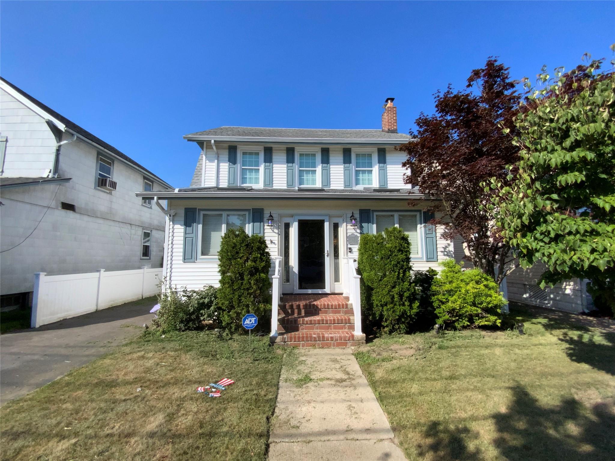 33 Huntington Avenue, Lynbrook, NY 11563