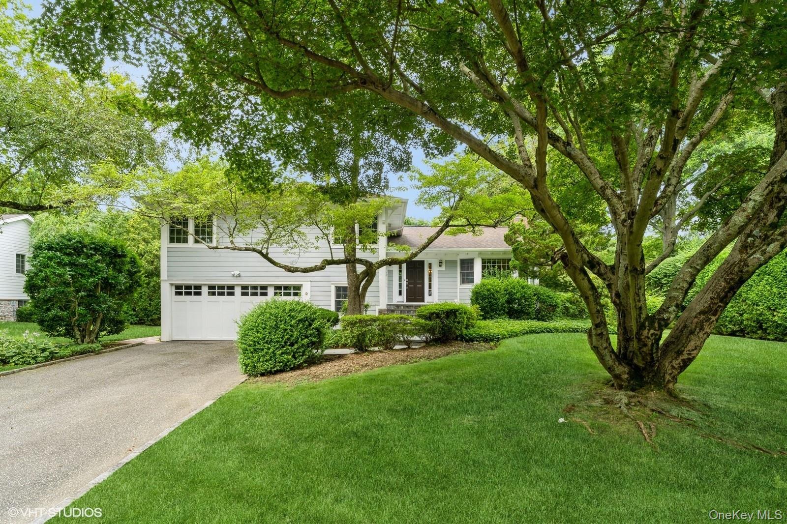 2 Pinewood Road, Roslyn, NY 11576