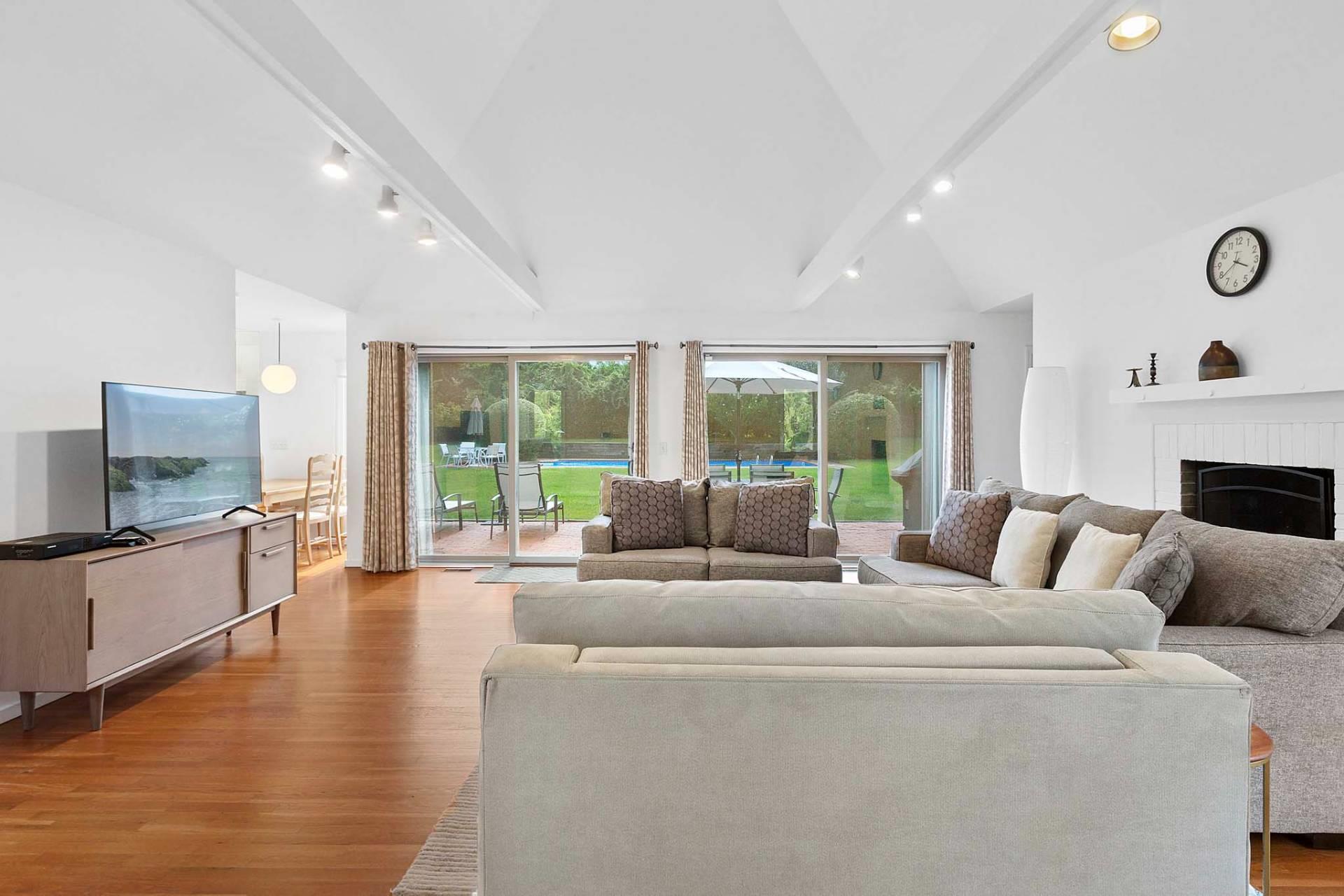 411 N Main Street, Southampton, NY 11968