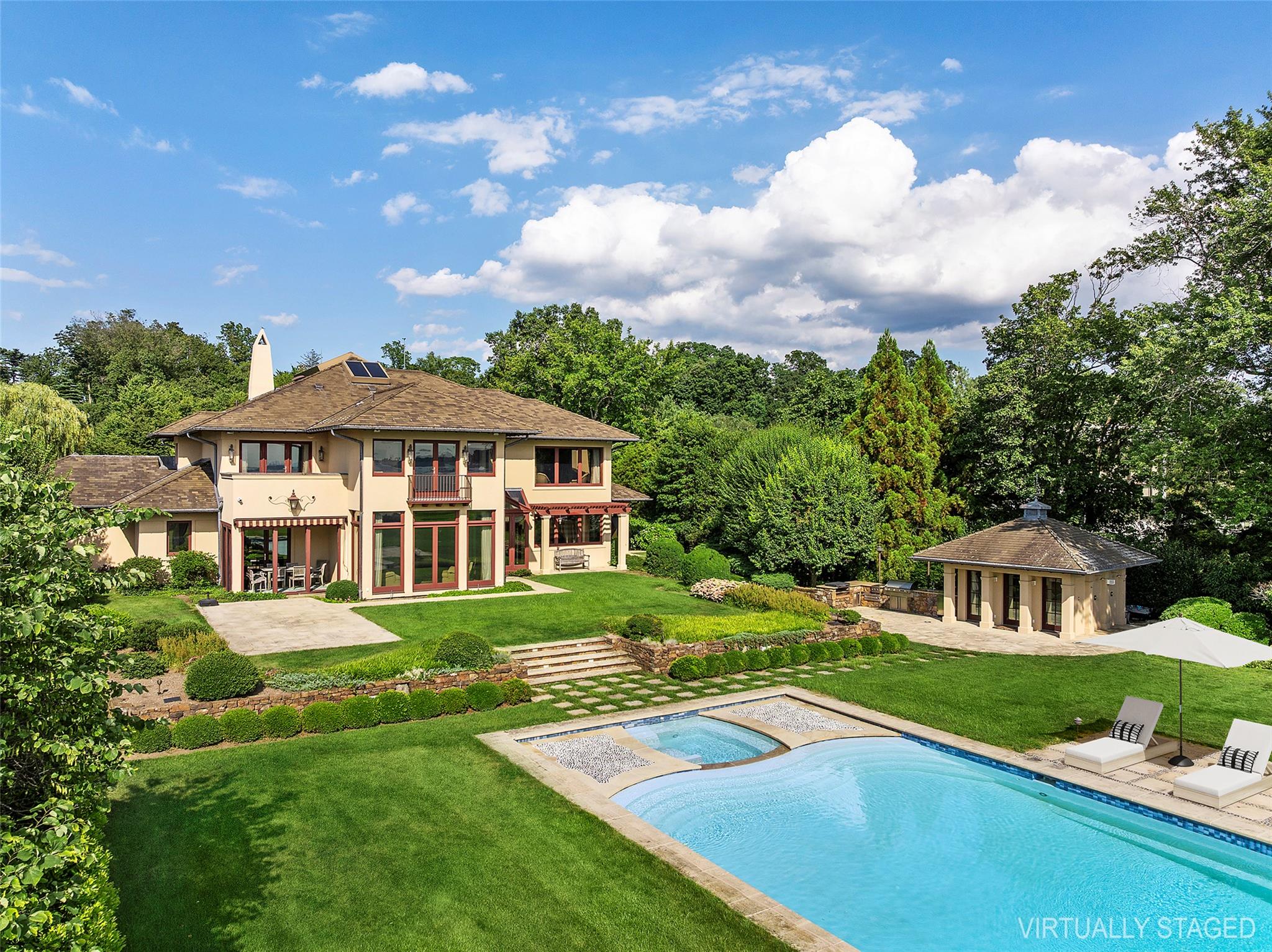 5 Half Moon Lane, Sands Point, NY 11050