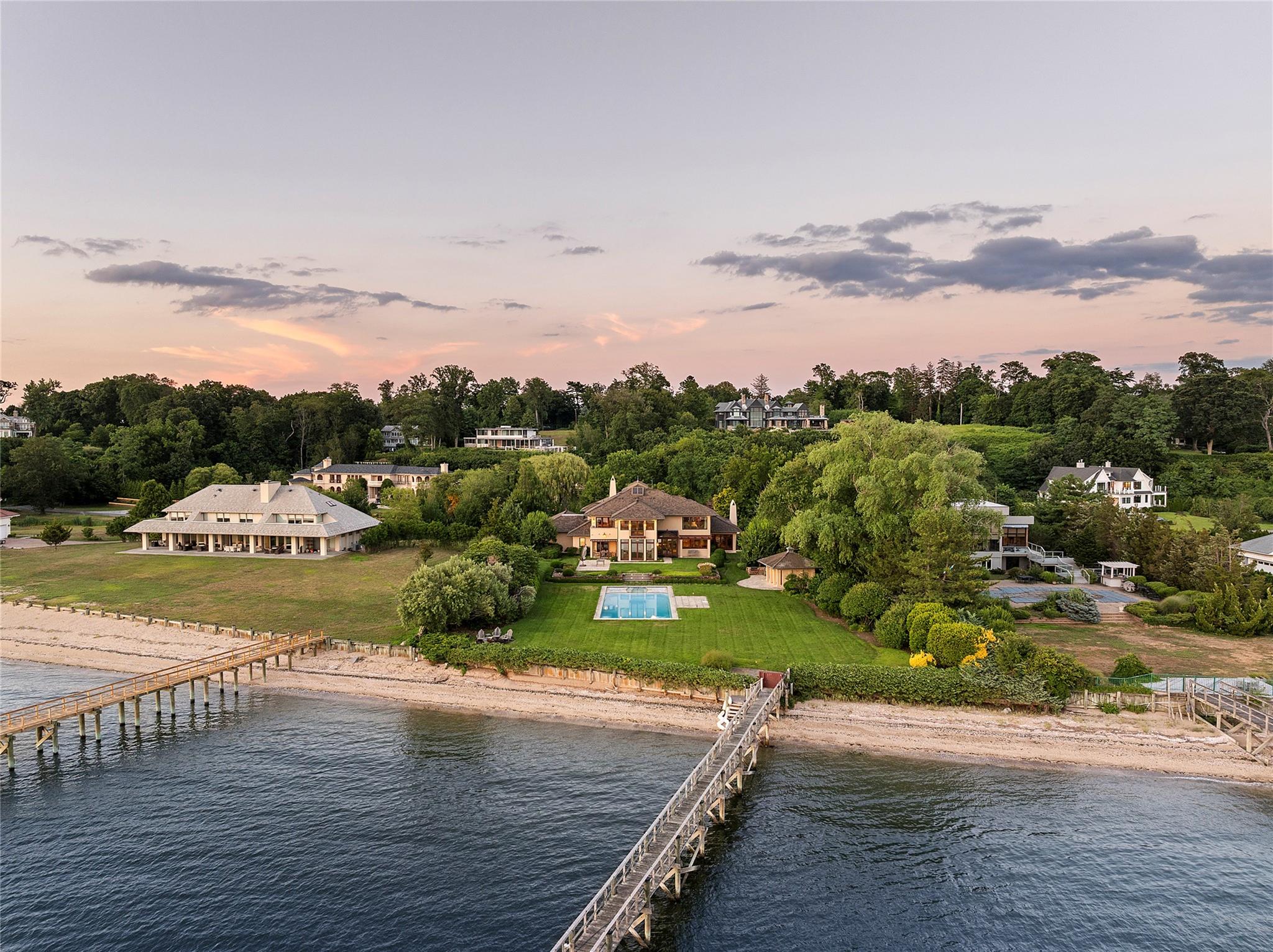 5 Half Moon Lane, Sands Point, NY 11050