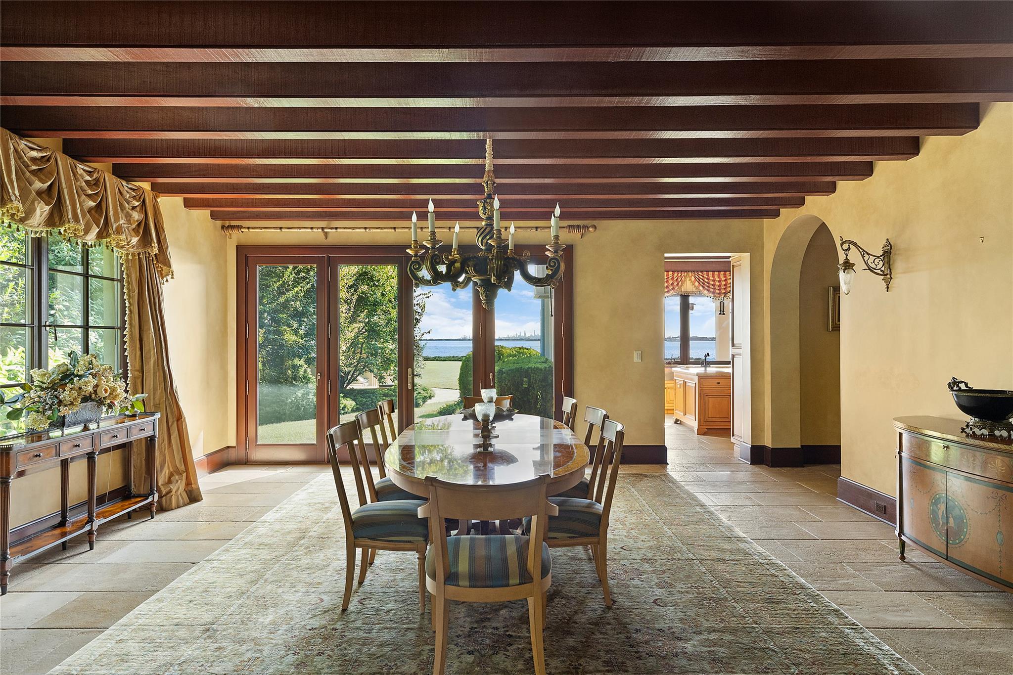 5 Half Moon Lane, Sands Point, NY 11050