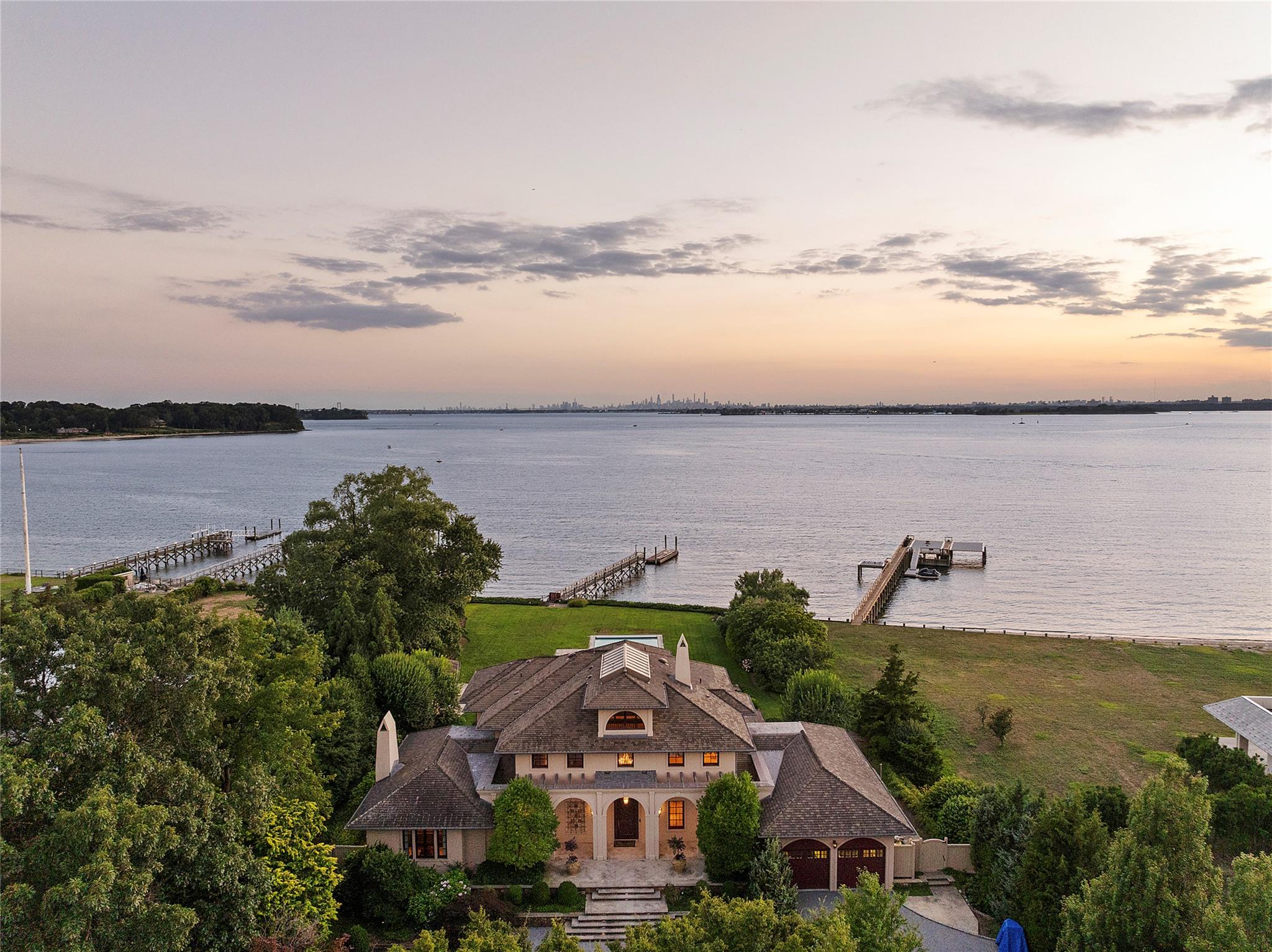 5 Half Moon Lane, Sands Point, NY 11050