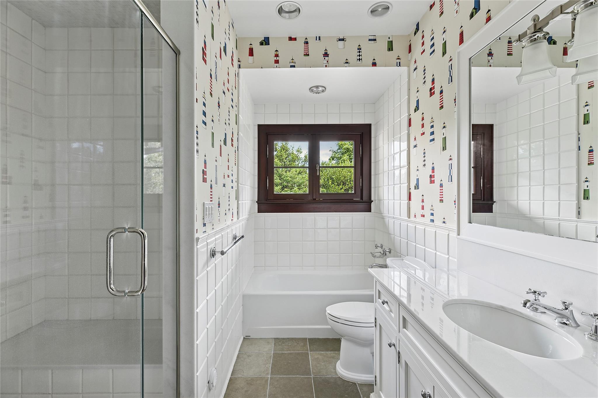 5 Half Moon Lane, Sands Point, NY 11050