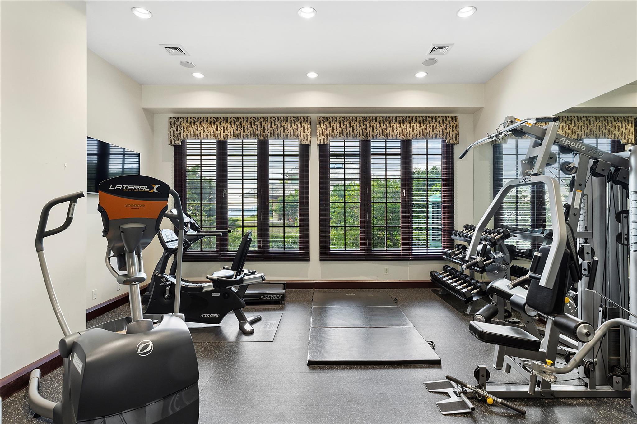 5 Half Moon Lane, Sands Point, NY 11050