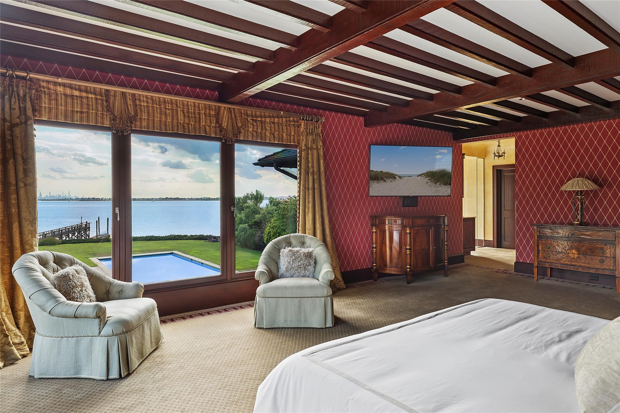 5 Half Moon Lane, Sands Point, NY 11050