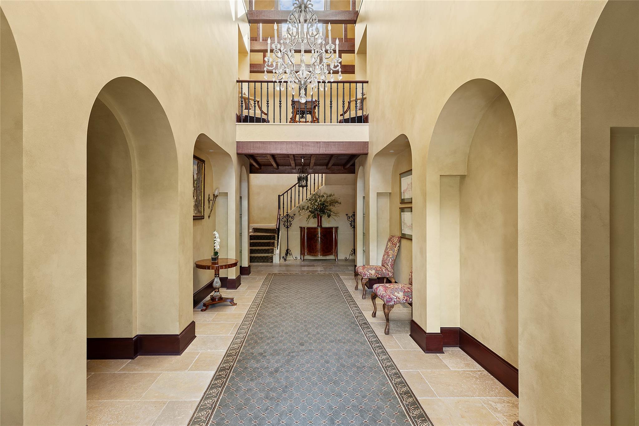 5 Half Moon Lane, Sands Point, NY 11050