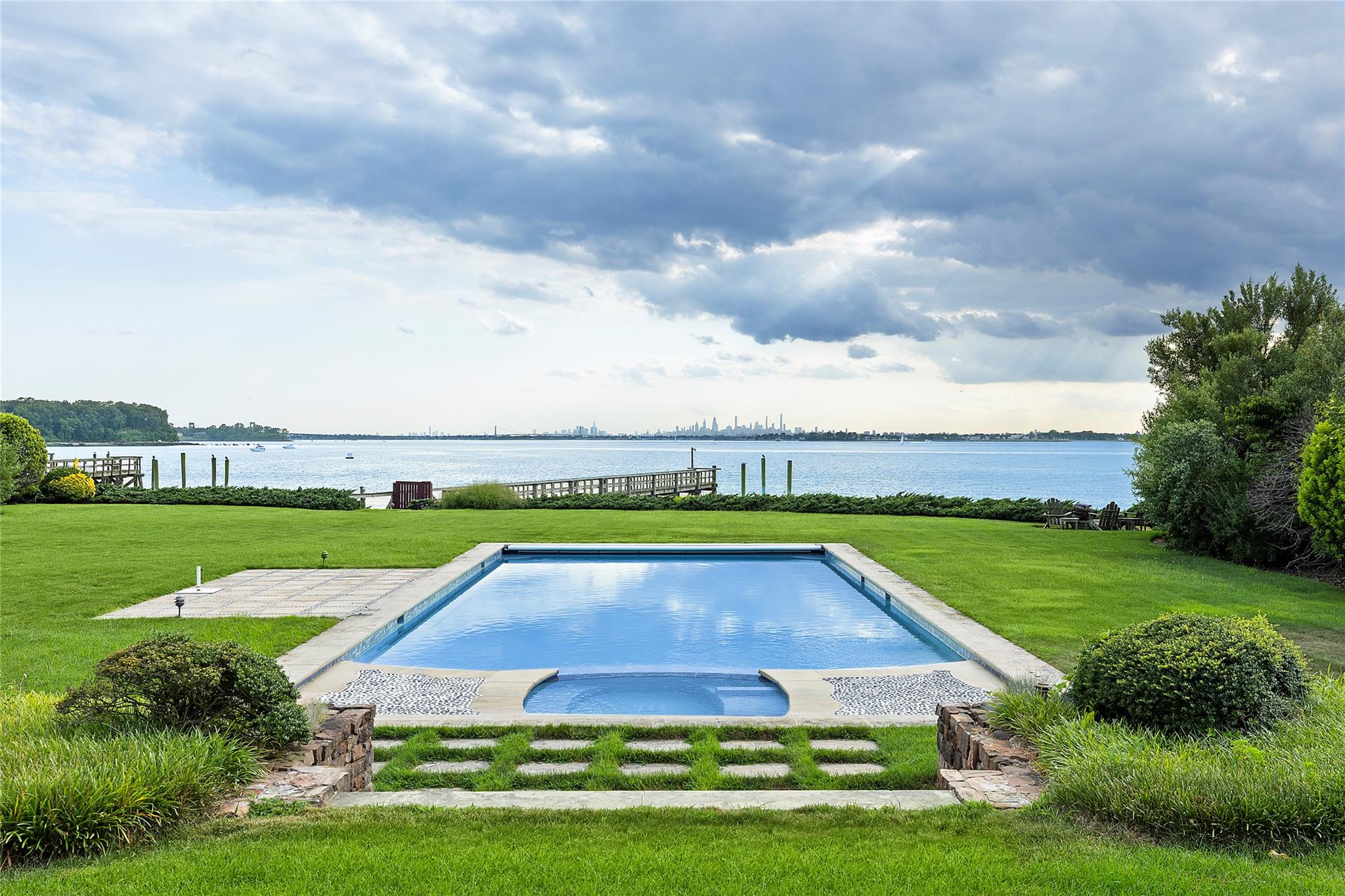 5 Half Moon Lane, Sands Point, NY 11050