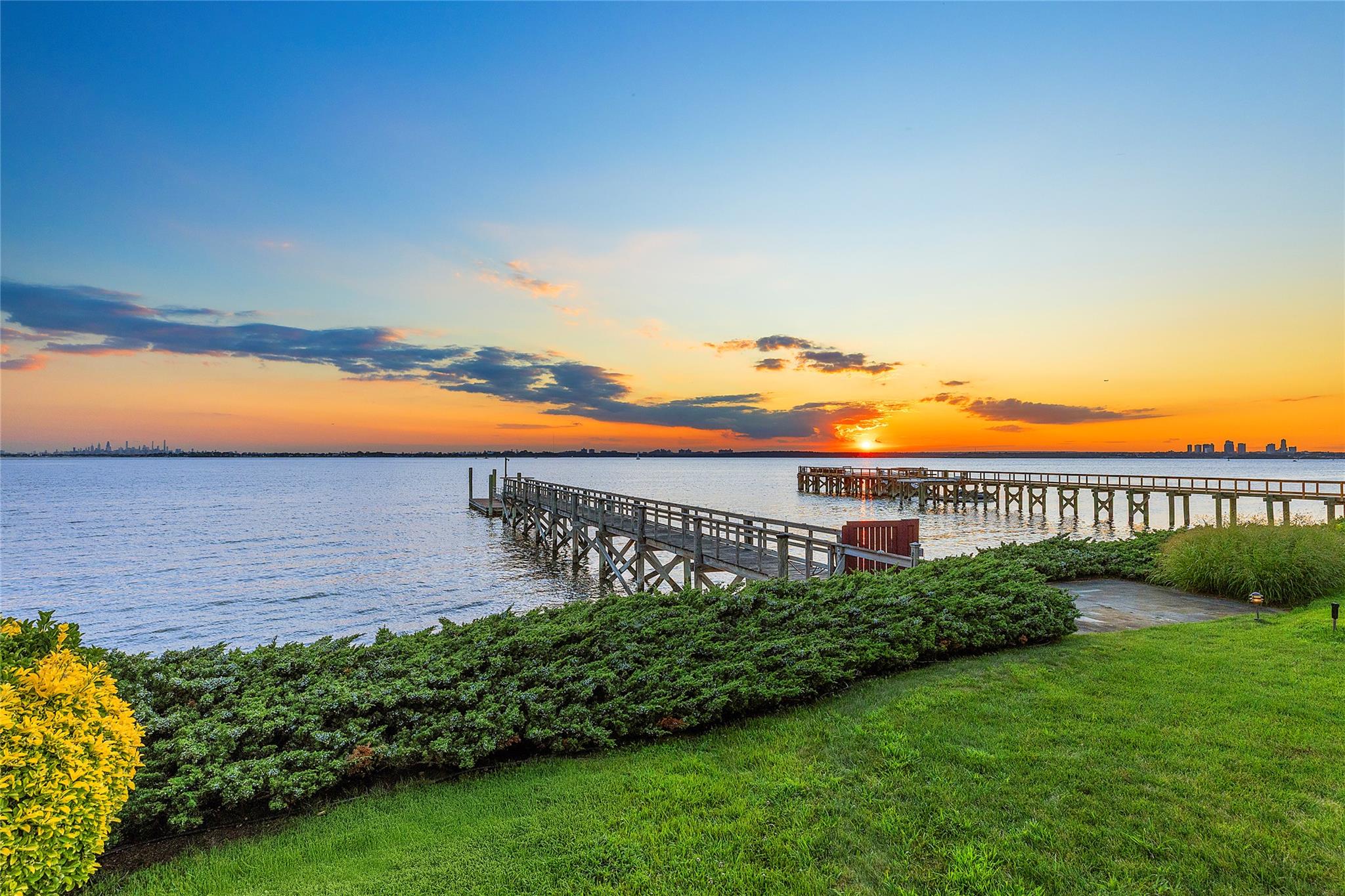 5 Half Moon Lane, Sands Point, NY 11050