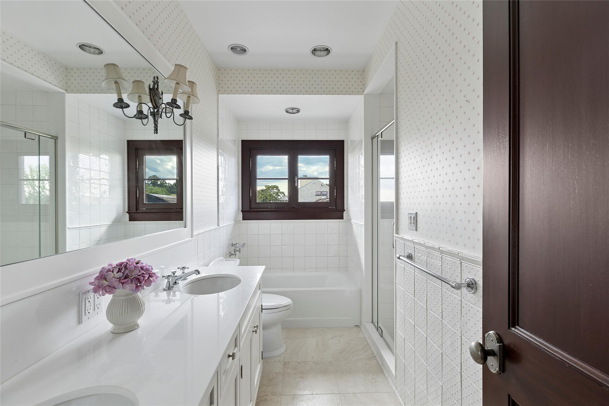 5 Half Moon Lane, Sands Point, NY 11050