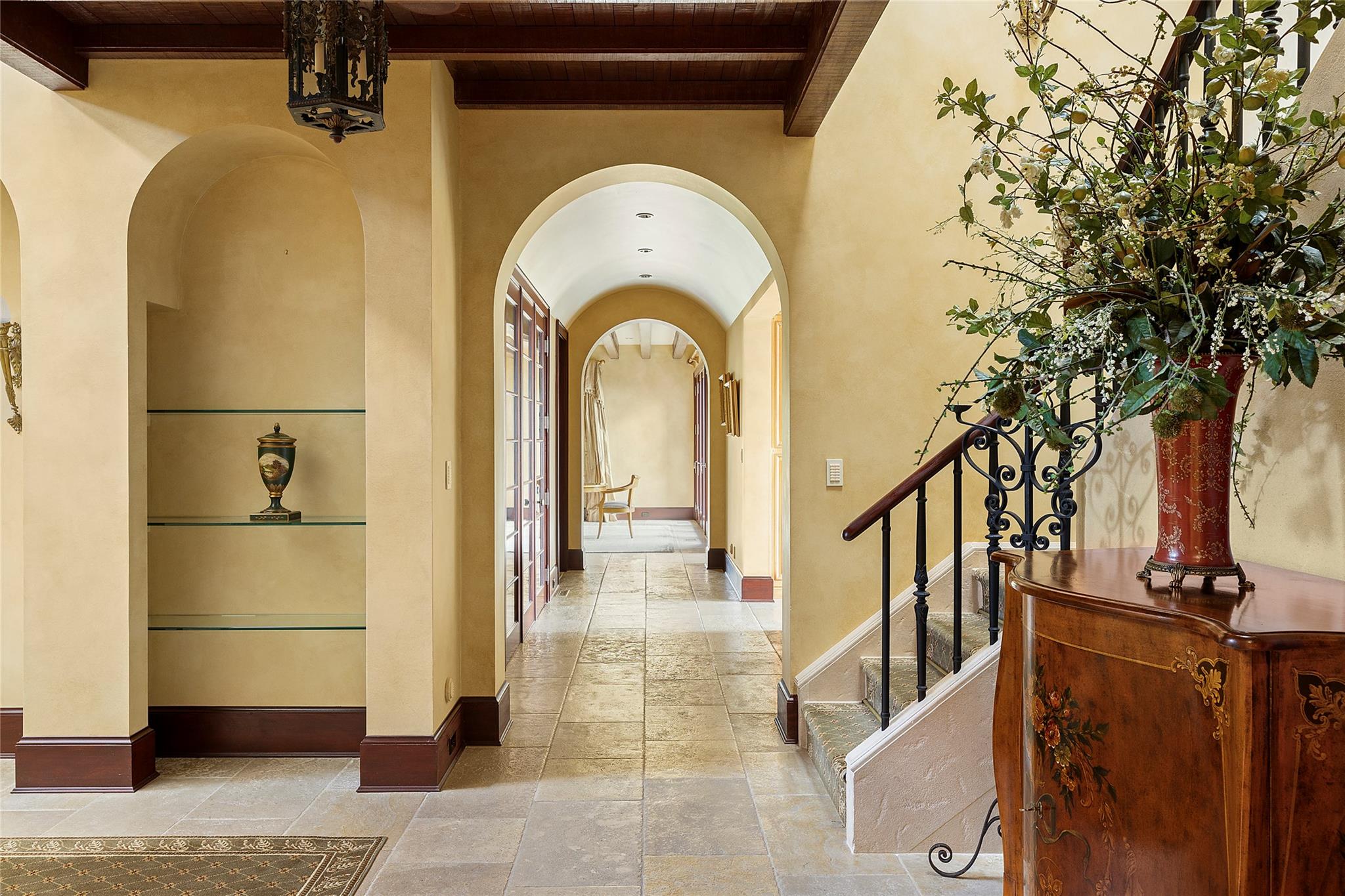 5 Half Moon Lane, Sands Point, NY 11050