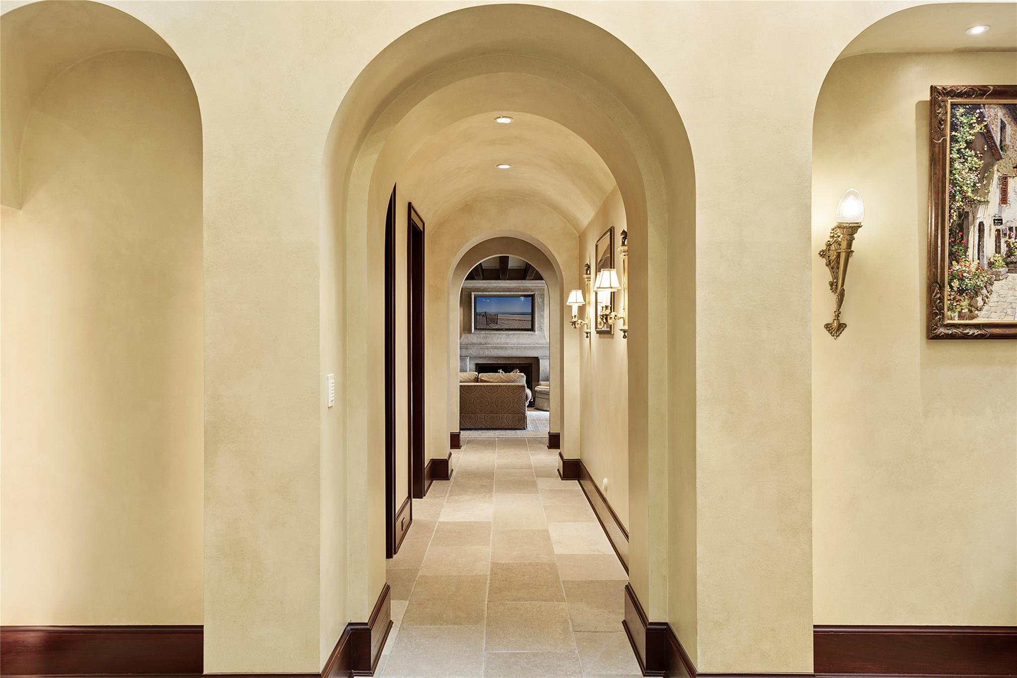 5 Half Moon Lane, Sands Point, NY 11050