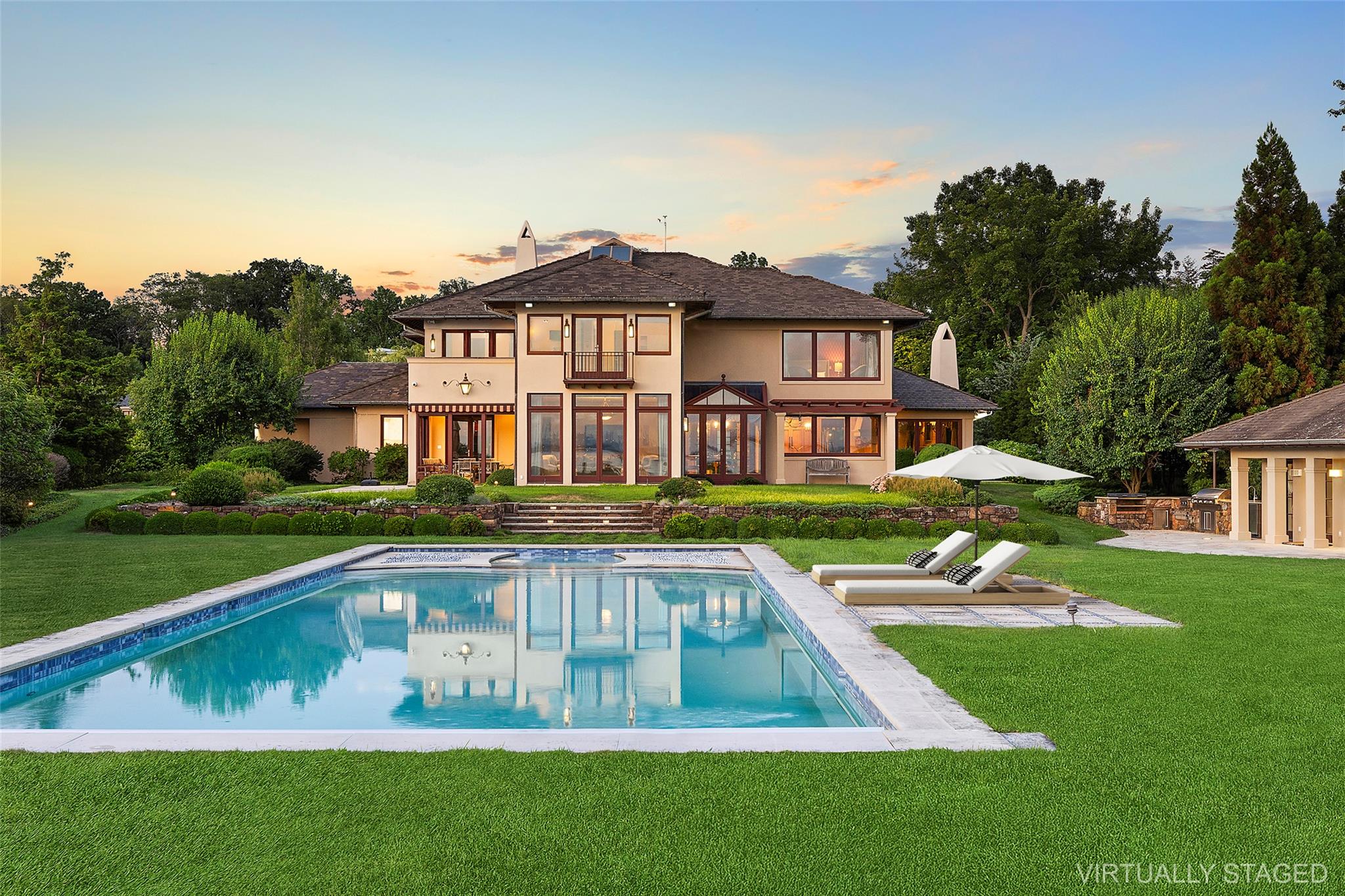 5 Half Moon Lane, Sands Point, NY 11050