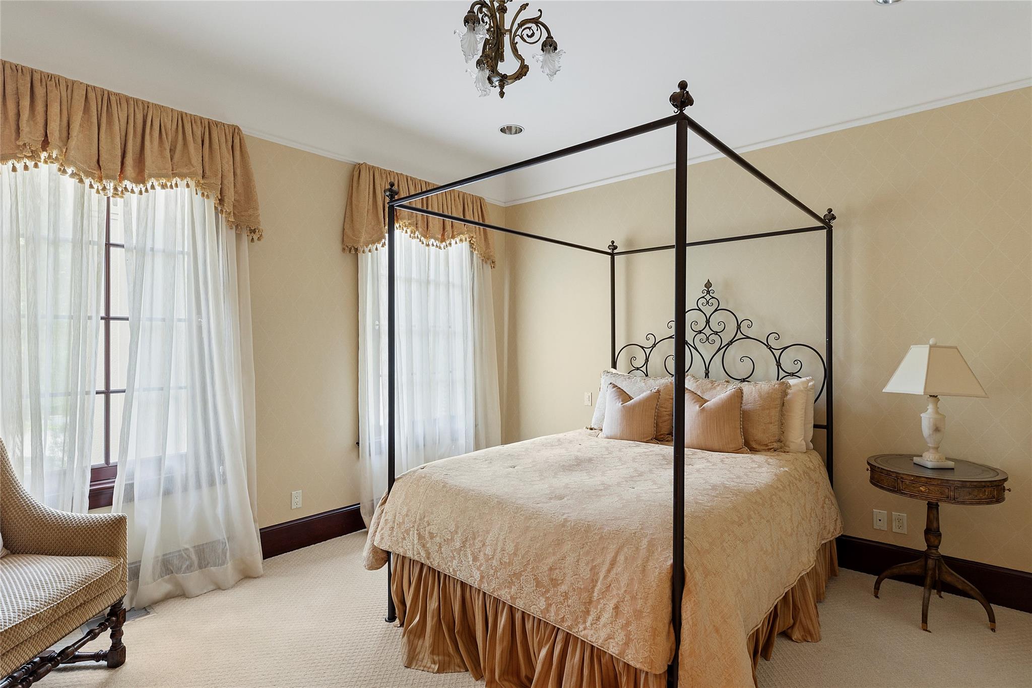 5 Half Moon Lane, Sands Point, NY 11050