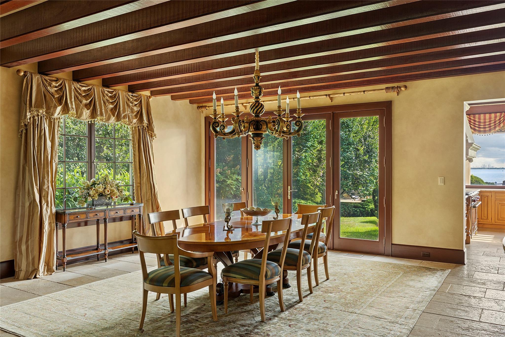 5 Half Moon Lane, Sands Point, NY 11050