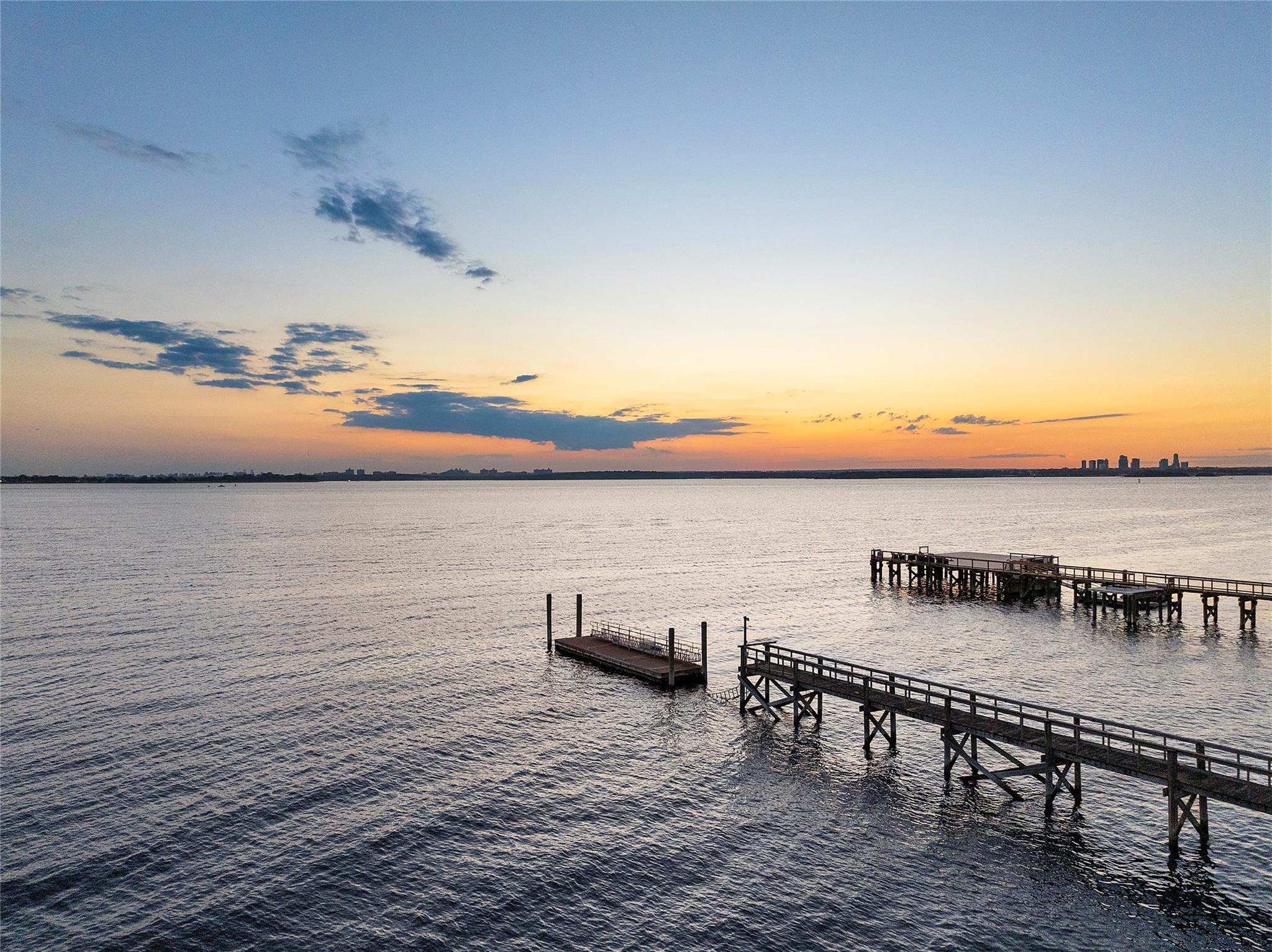 5 Half Moon Lane, Sands Point, NY 11050