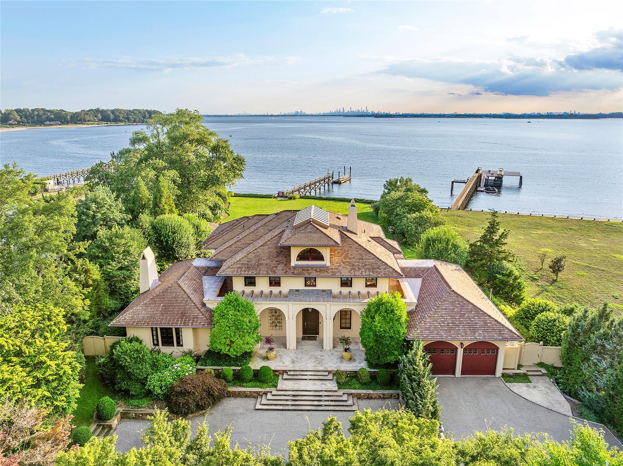 5 Half Moon Lane, Sands Point, NY 11050