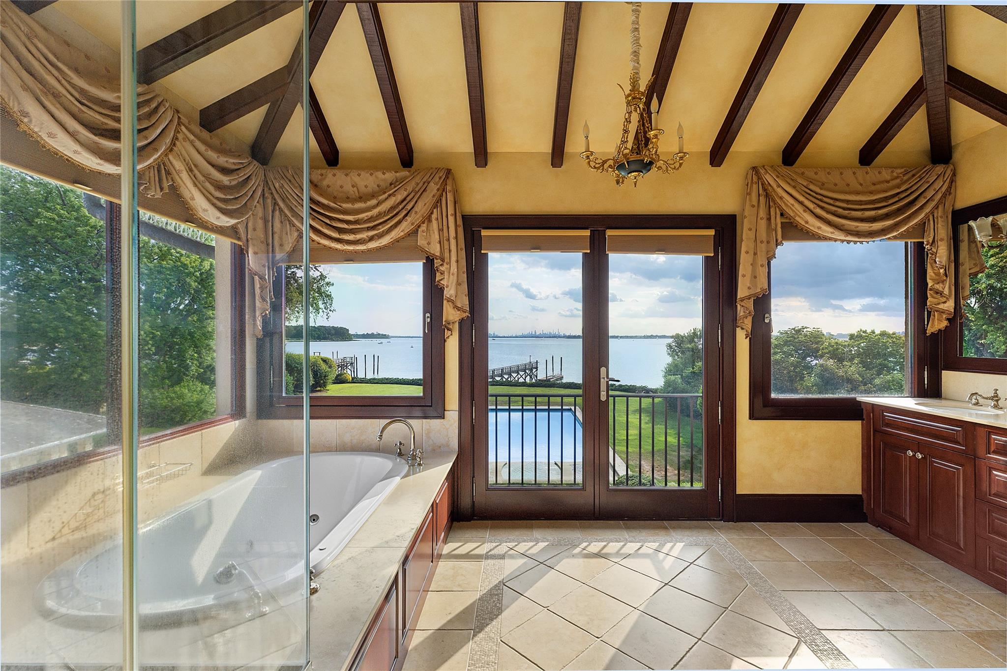 5 Half Moon Lane, Sands Point, NY 11050