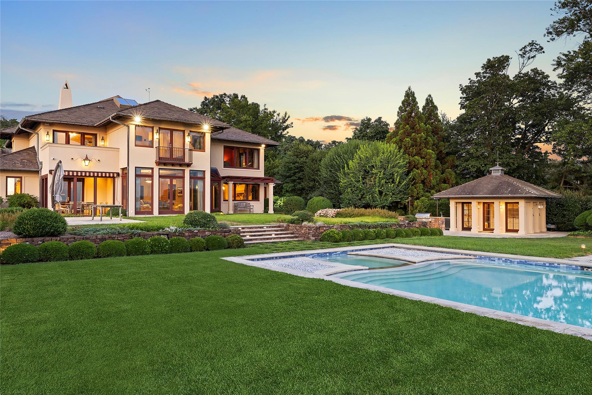 5 Half Moon Lane, Sands Point, NY 11050