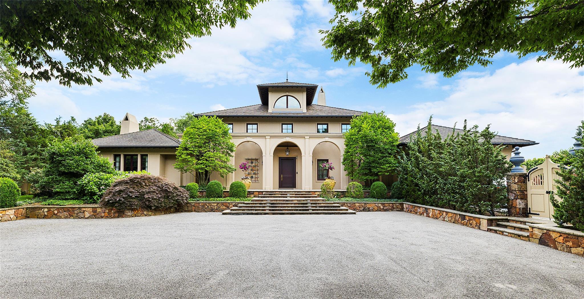 5 Half Moon Lane, Sands Point, NY 11050