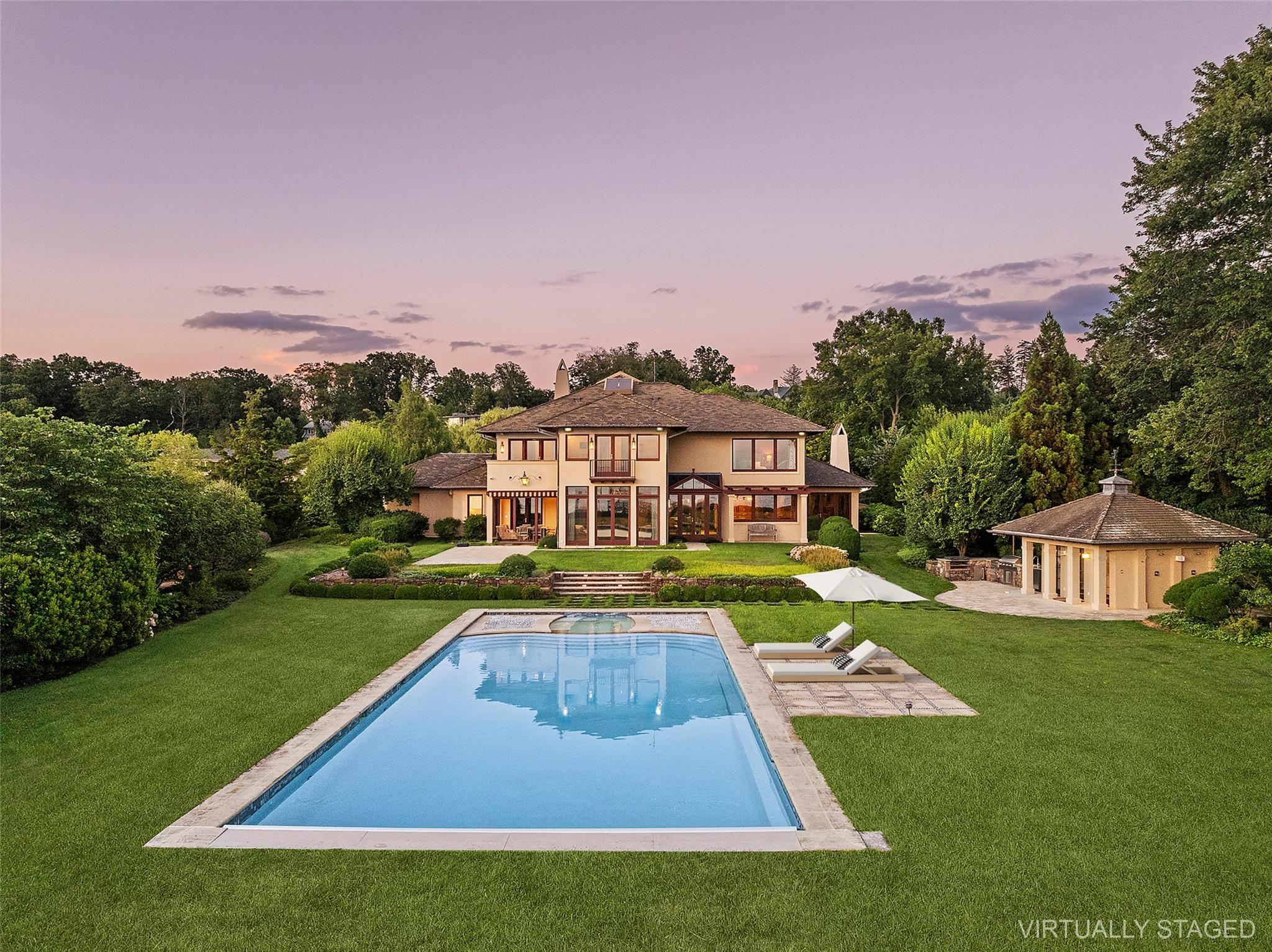 5 Half Moon Lane, Sands Point, NY 11050