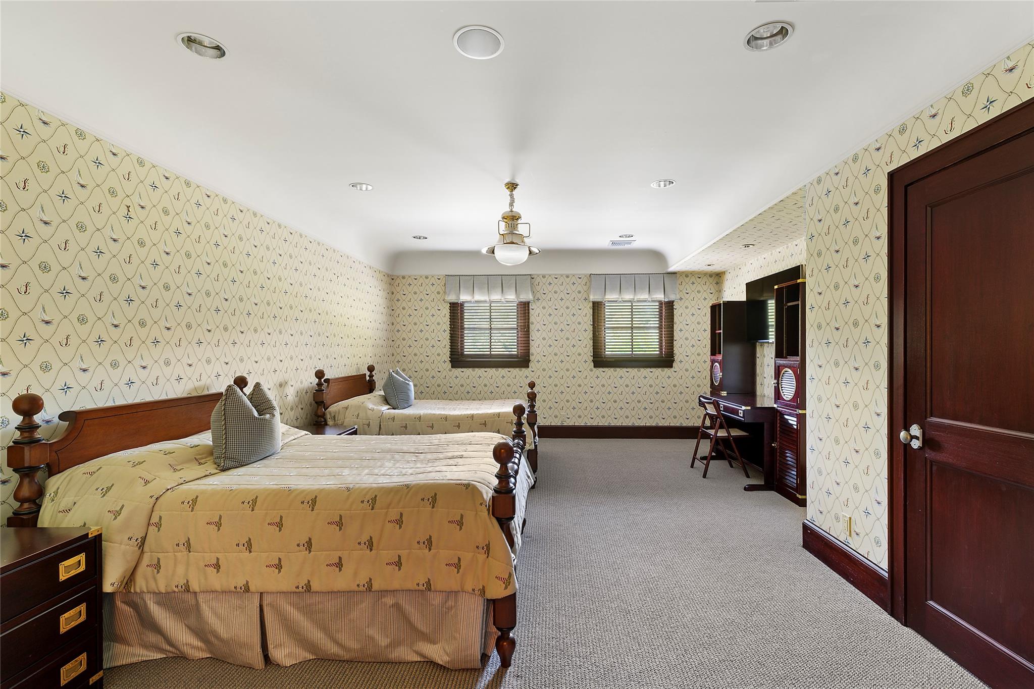 5 Half Moon Lane, Sands Point, NY 11050