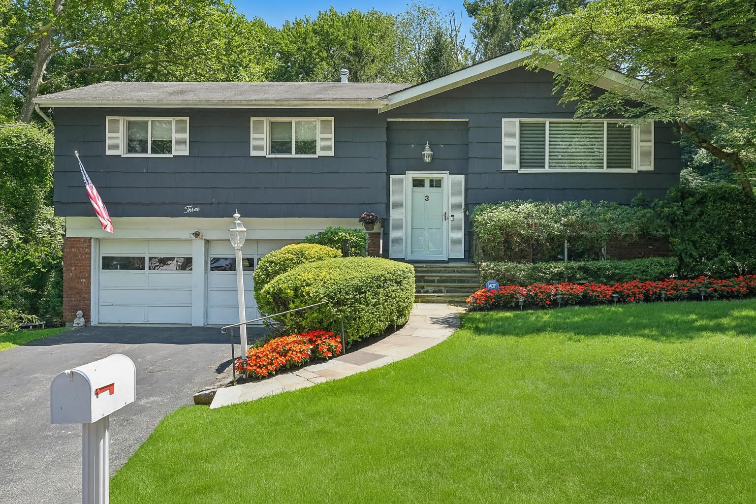 3 Old Farm Circle, White Plains, NY 10605