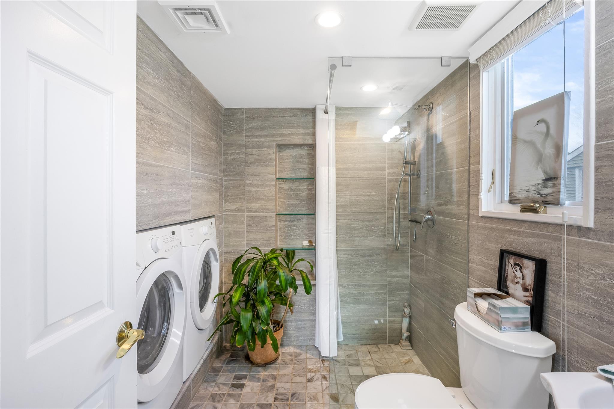 253 West Drive, Copiague, NY 11726