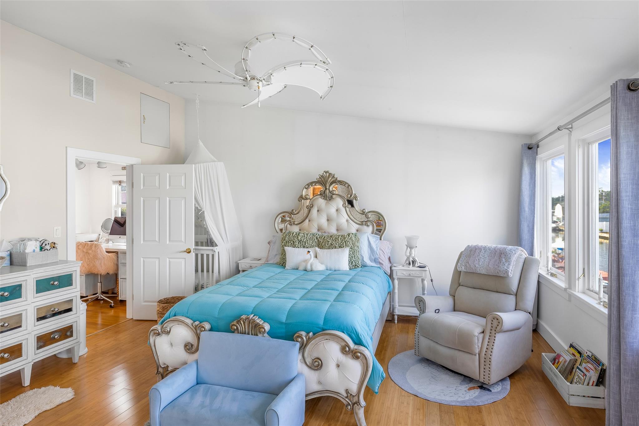 253 West Drive, Copiague, NY 11726