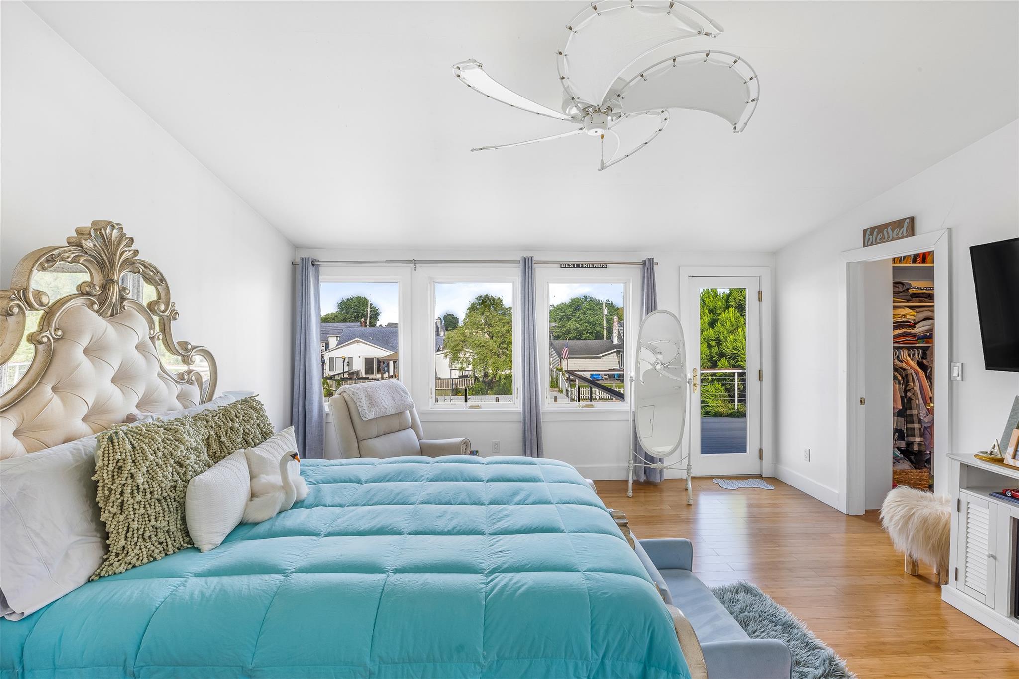 253 West Drive, Copiague, NY 11726