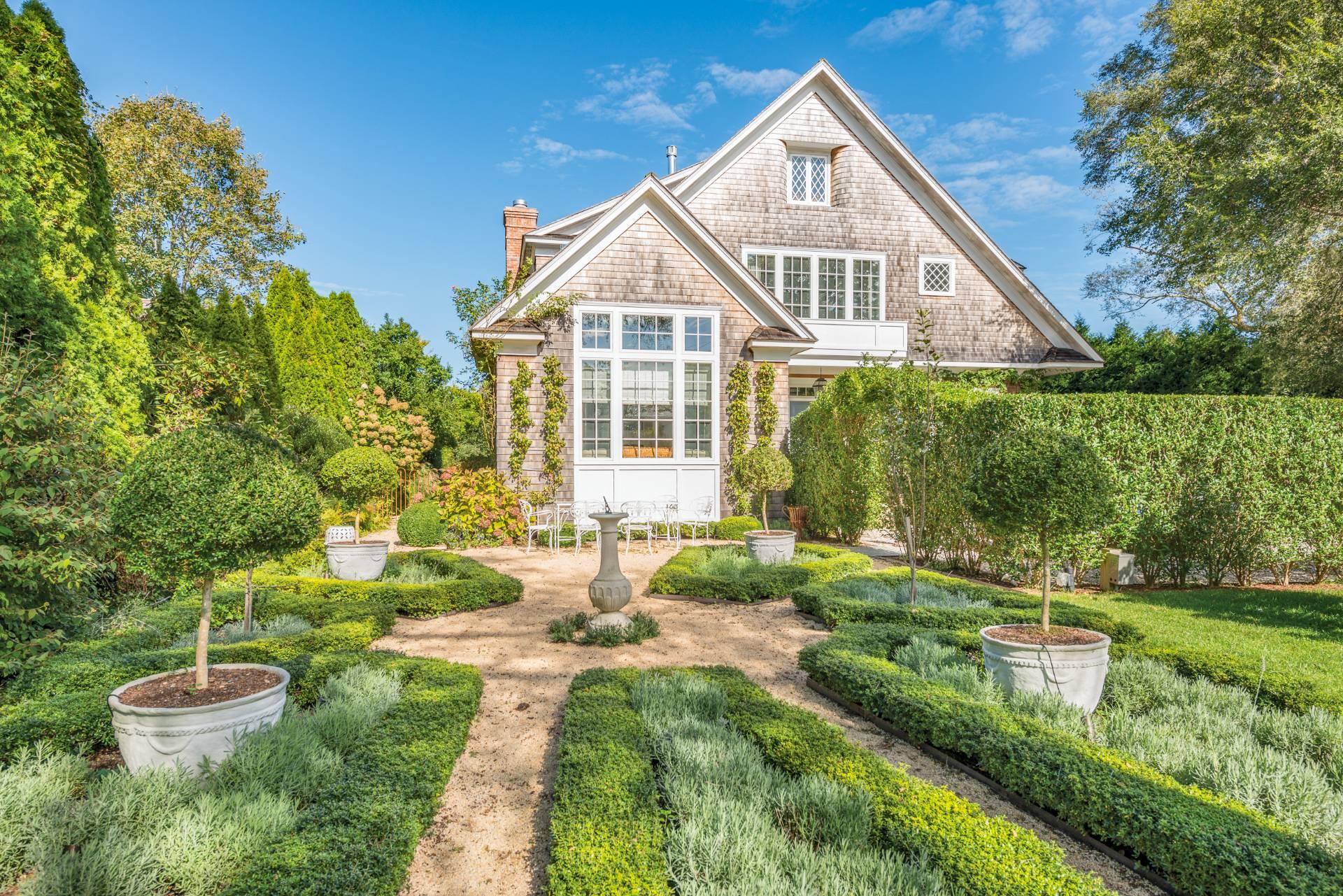 229 Toylsome Lane, Southampton, NY 11968