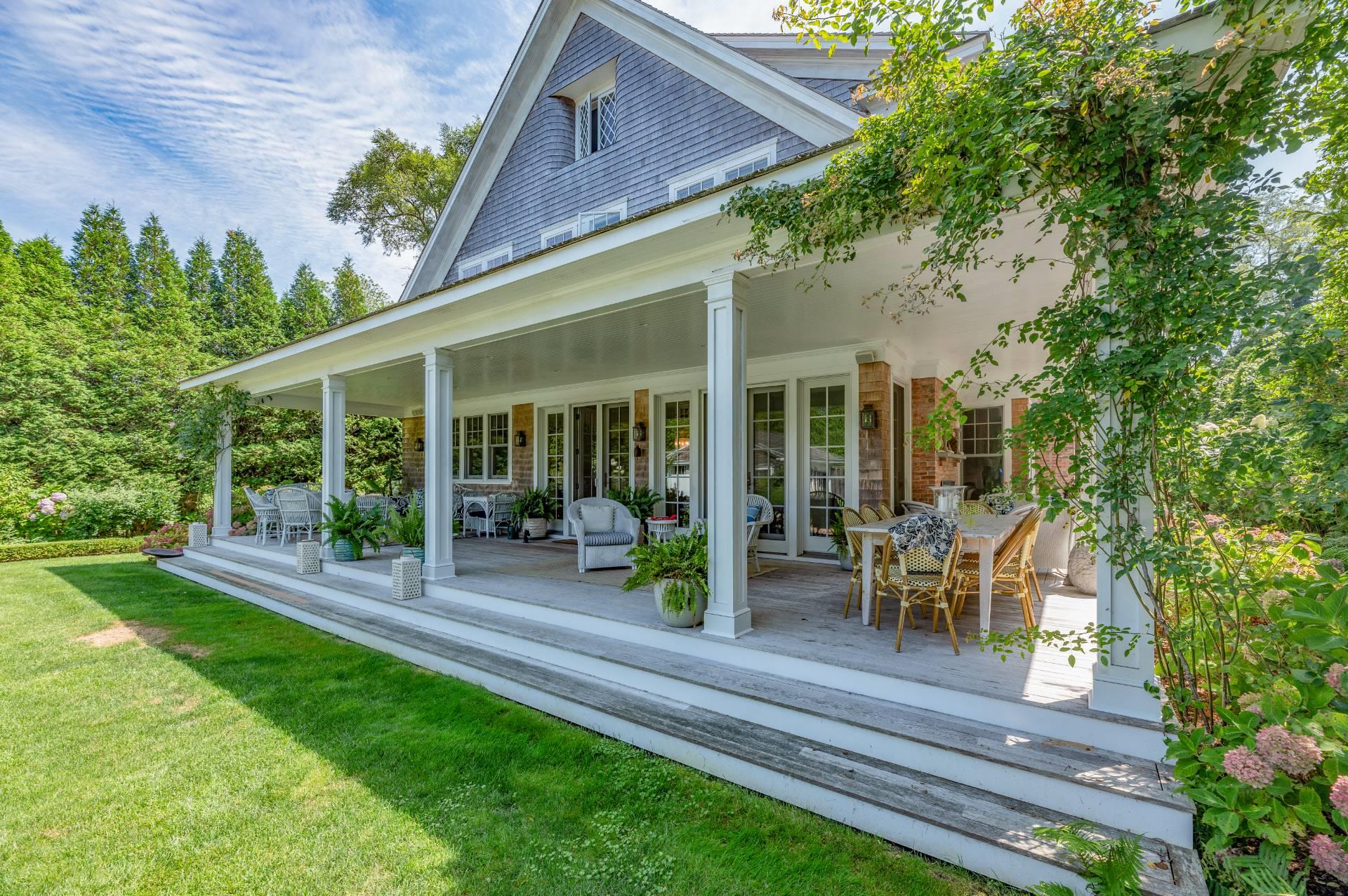 229 Toylsome Lane, Southampton, NY 11968