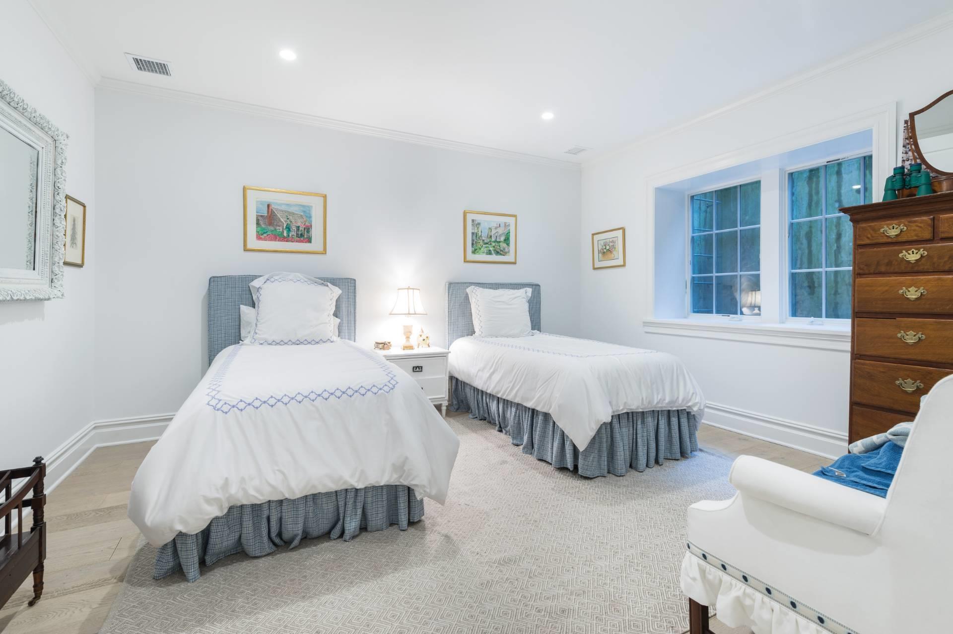 229 Toylsome Lane, Southampton, NY 11968