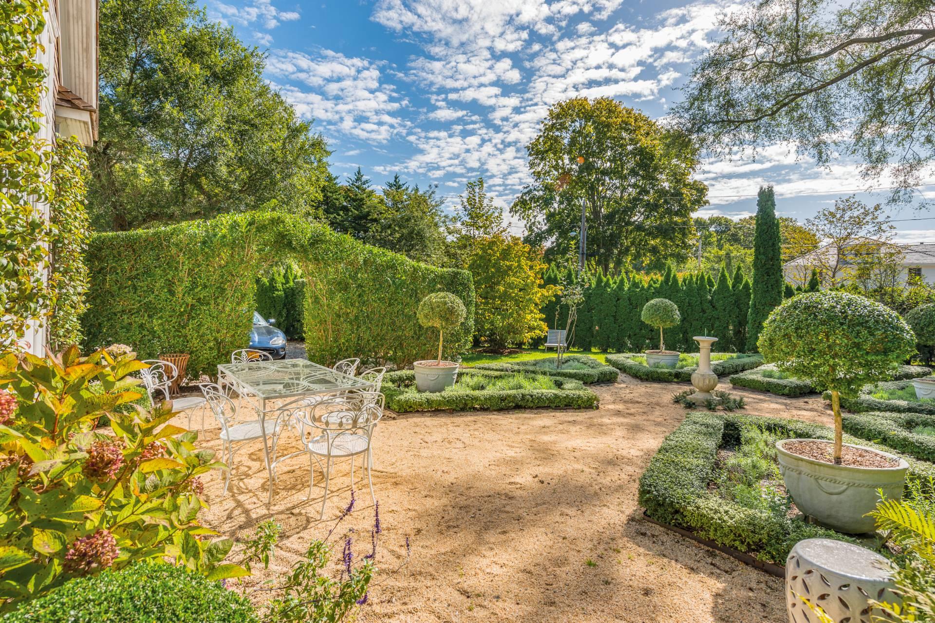 229 Toylsome Lane, Southampton, NY 11968