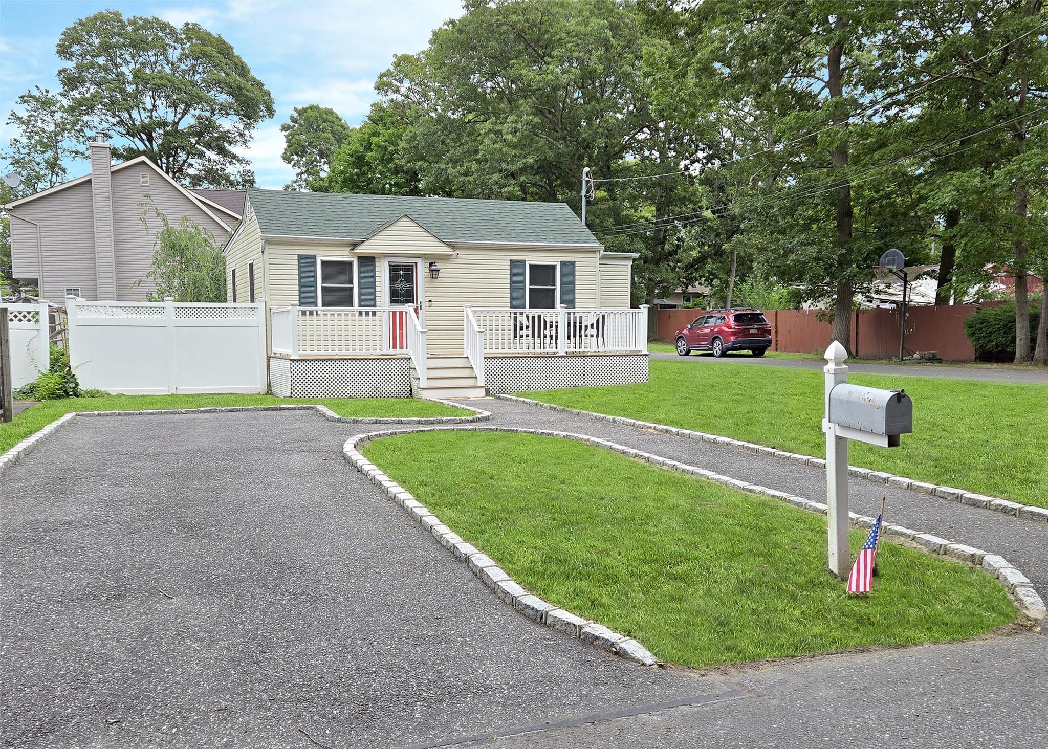 83 Webster Avenue, Brookhaven, NY 11779