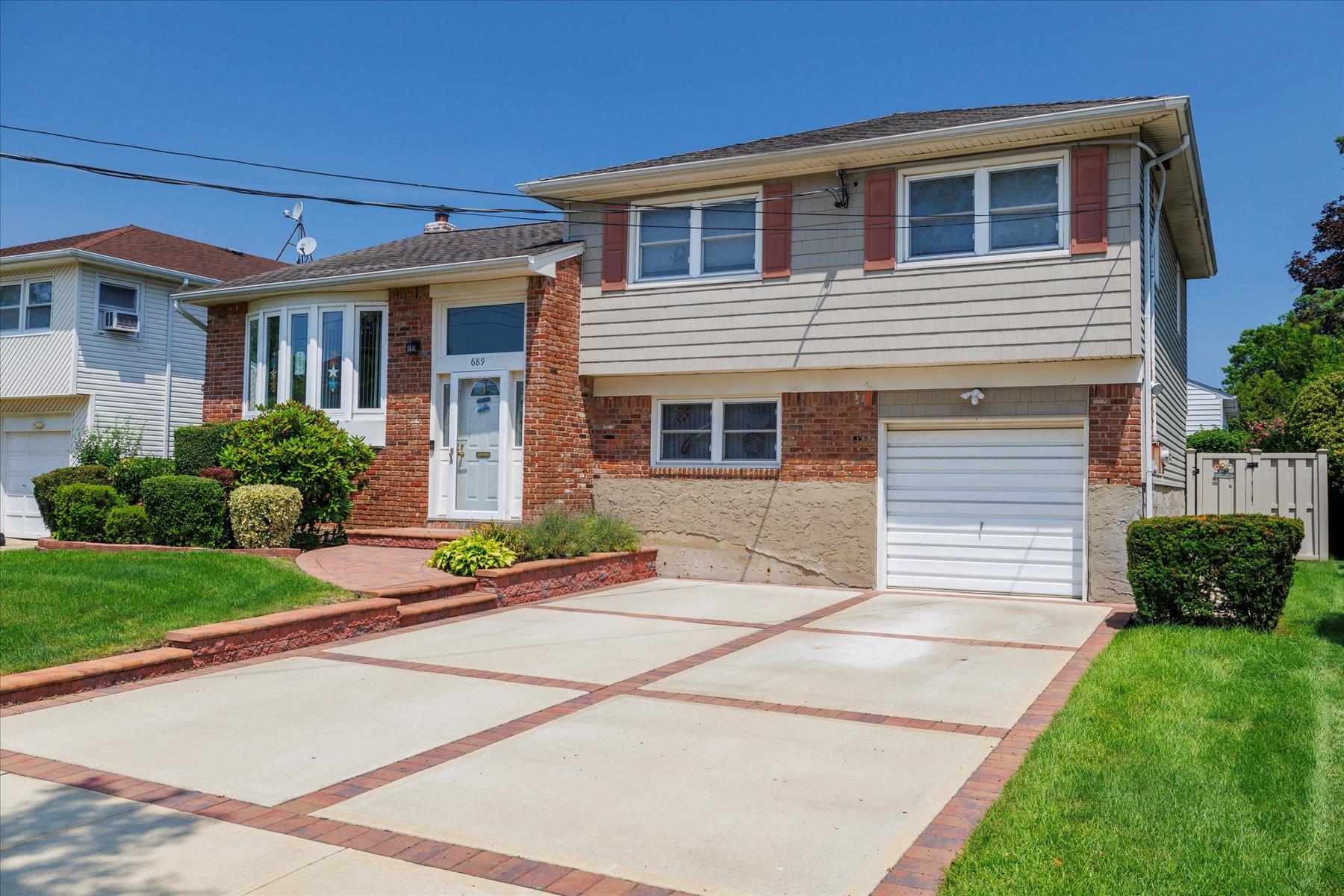 689 Allwyn Street, Baldwin, NY 11510