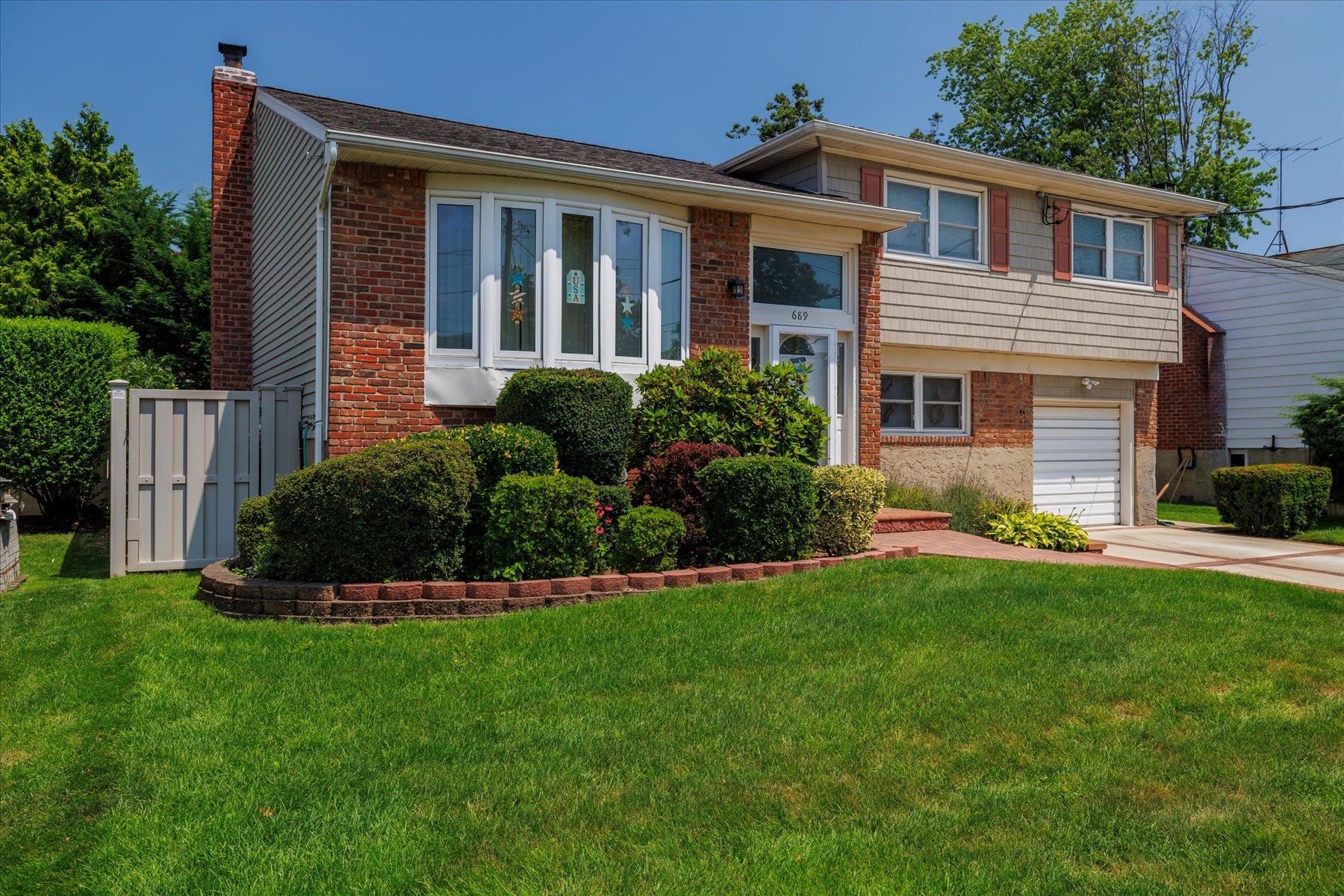 689 Allwyn Street, Baldwin, NY 11510