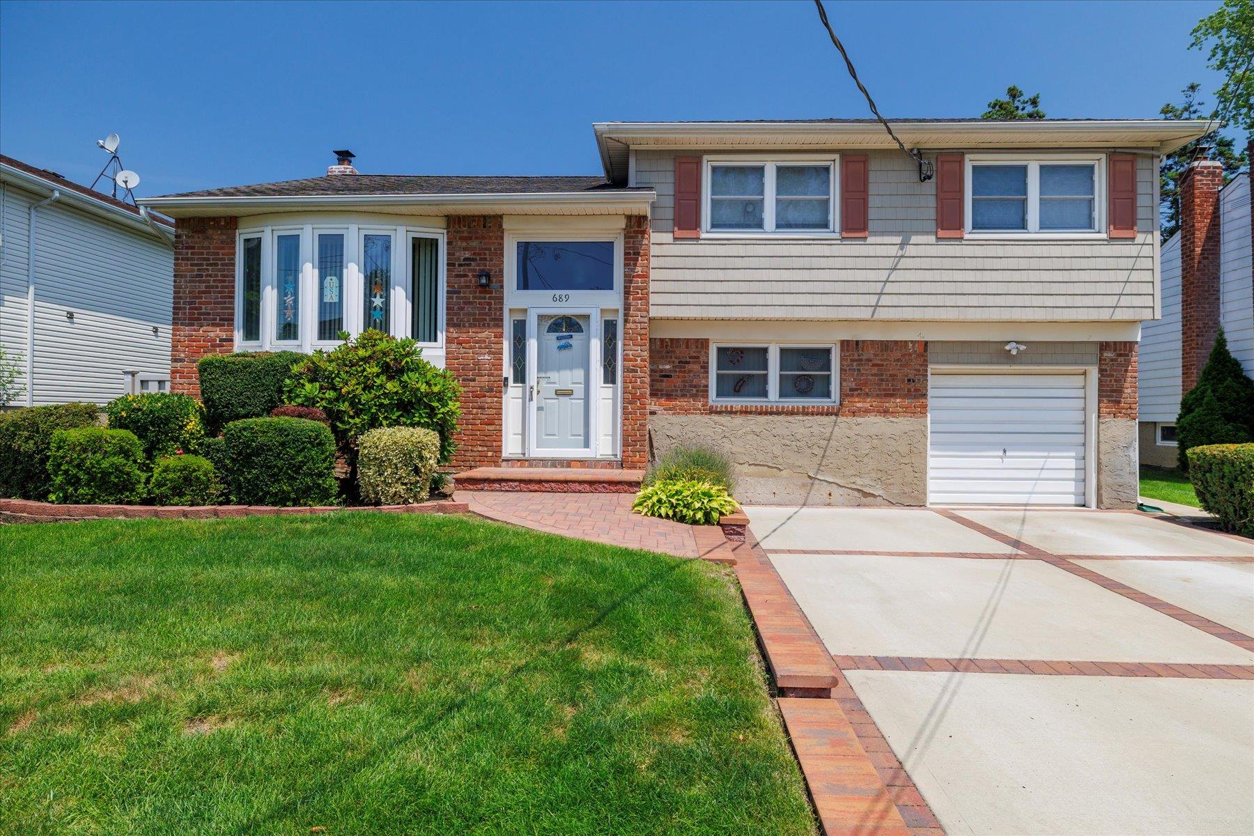 689 Allwyn Street, Baldwin, NY 11510