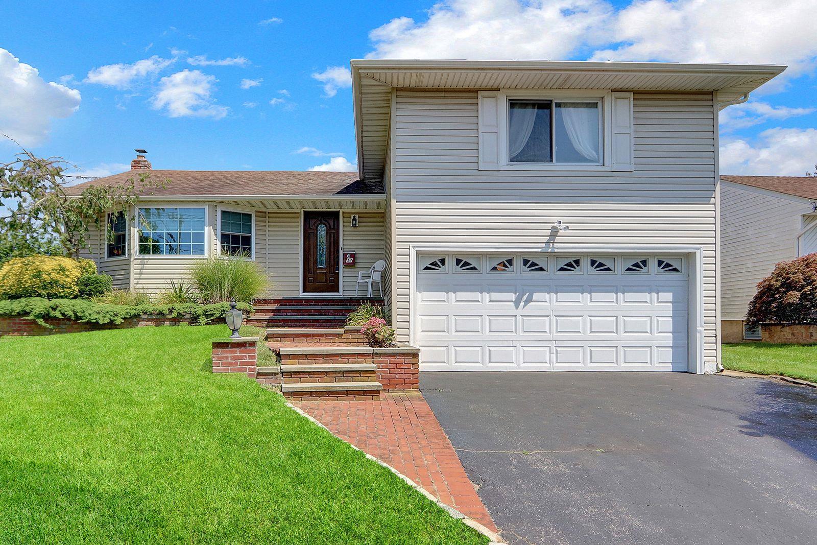 37 LAKESHORE Boulevard, Massapequa, NY 11758