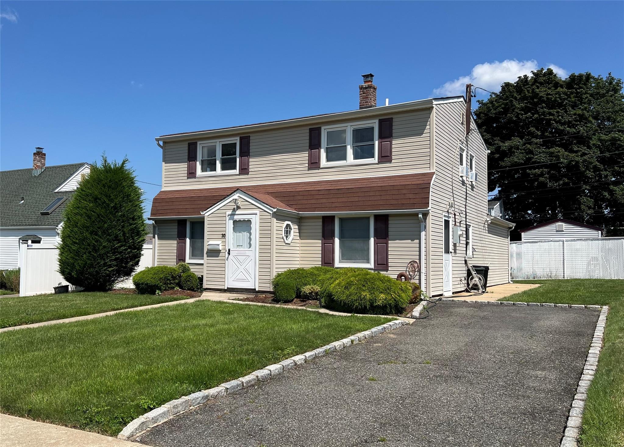 30 Castle Lane, Levittown, NY 11756
