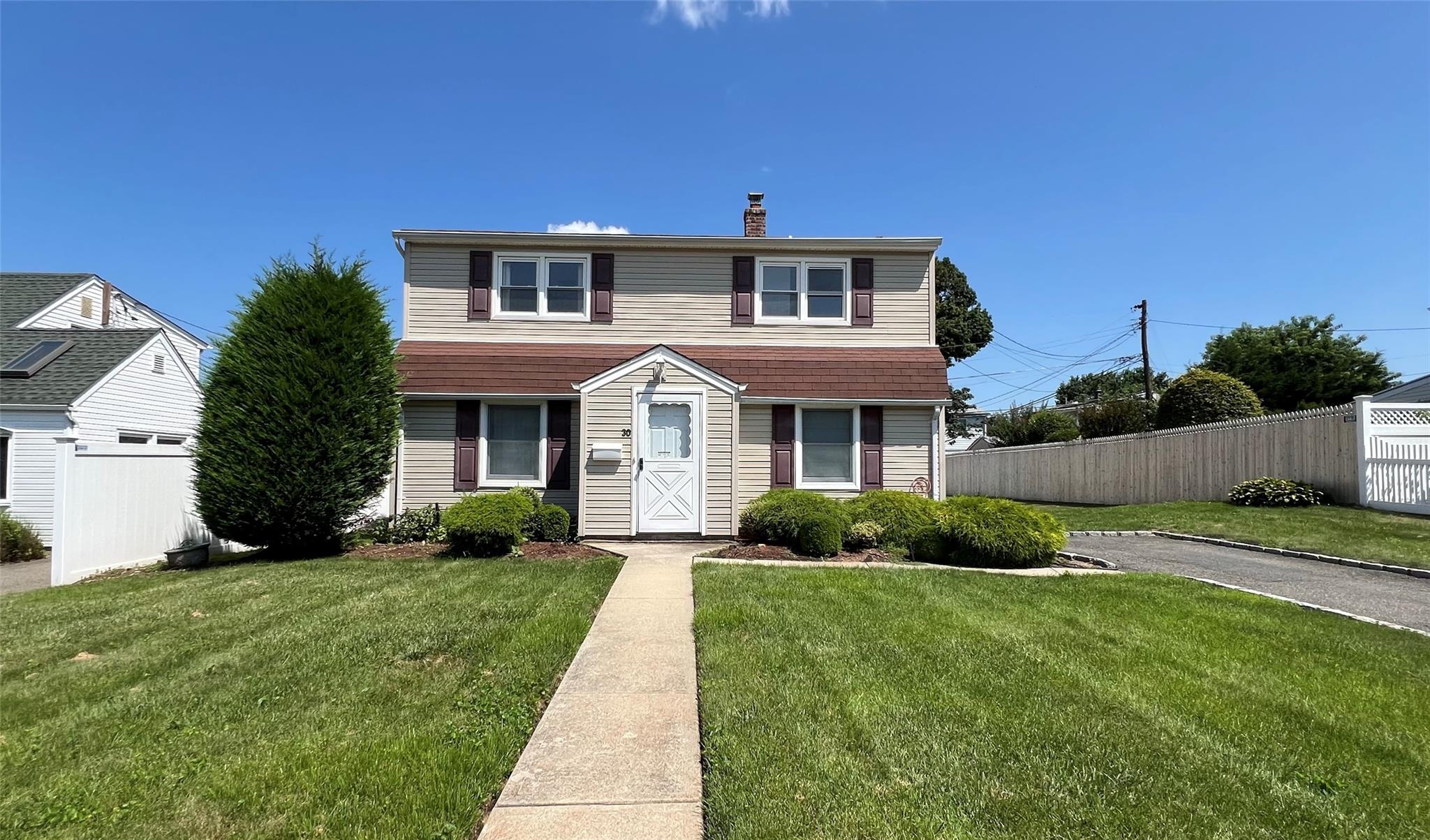 30 Castle Lane, Levittown, NY 11756