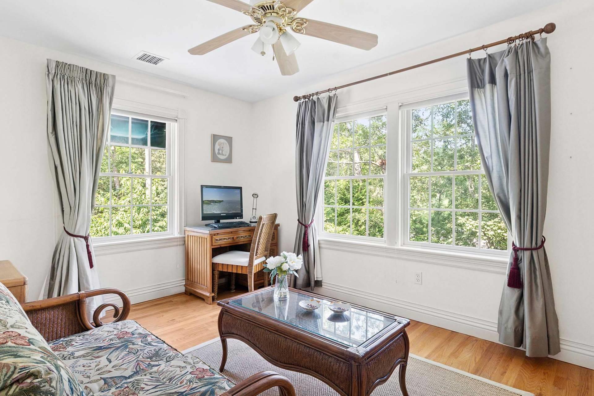 70 Talmage Farm Lane, East Hampton, NY 11937