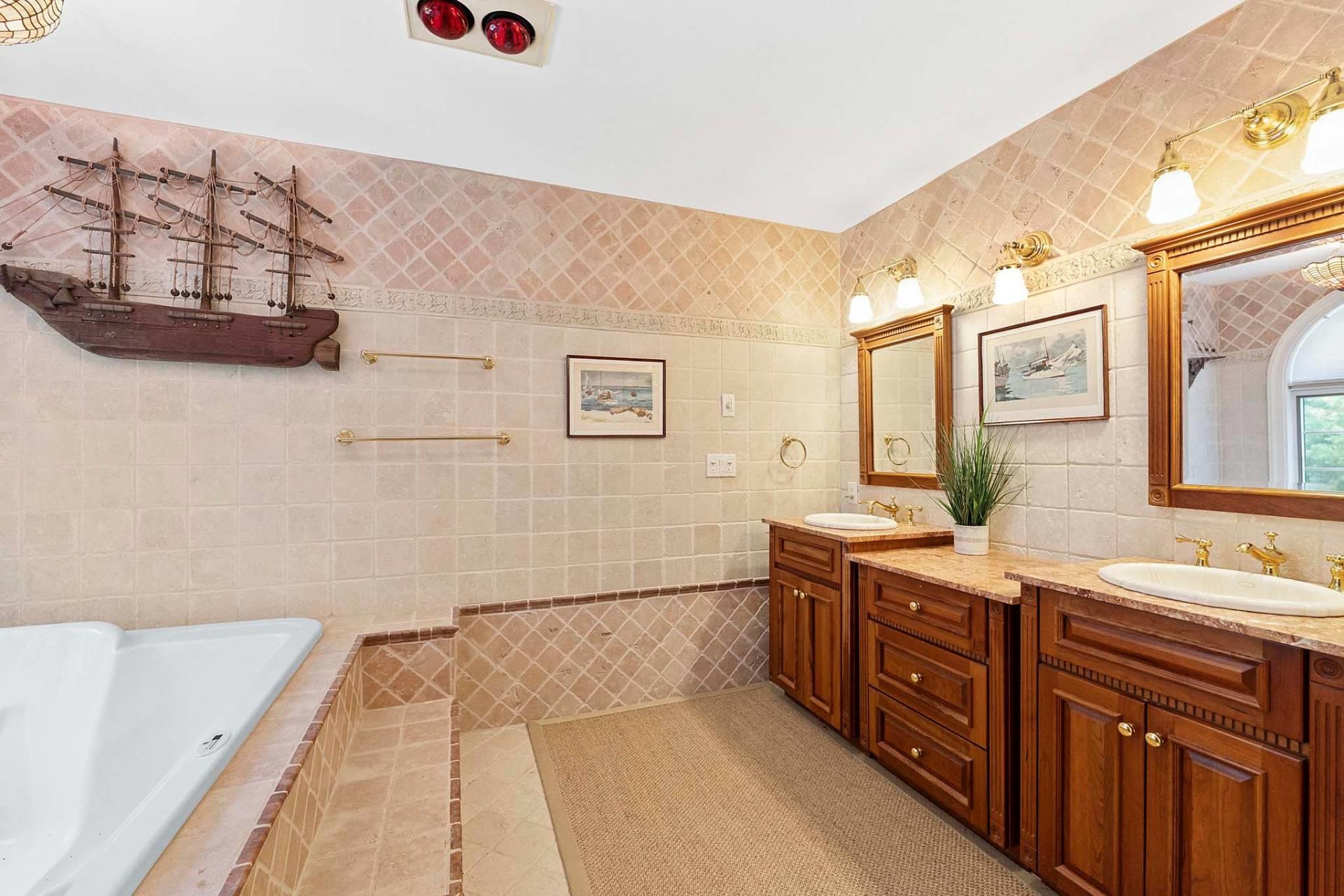 70 Talmage Farm Lane, East Hampton, NY 11937