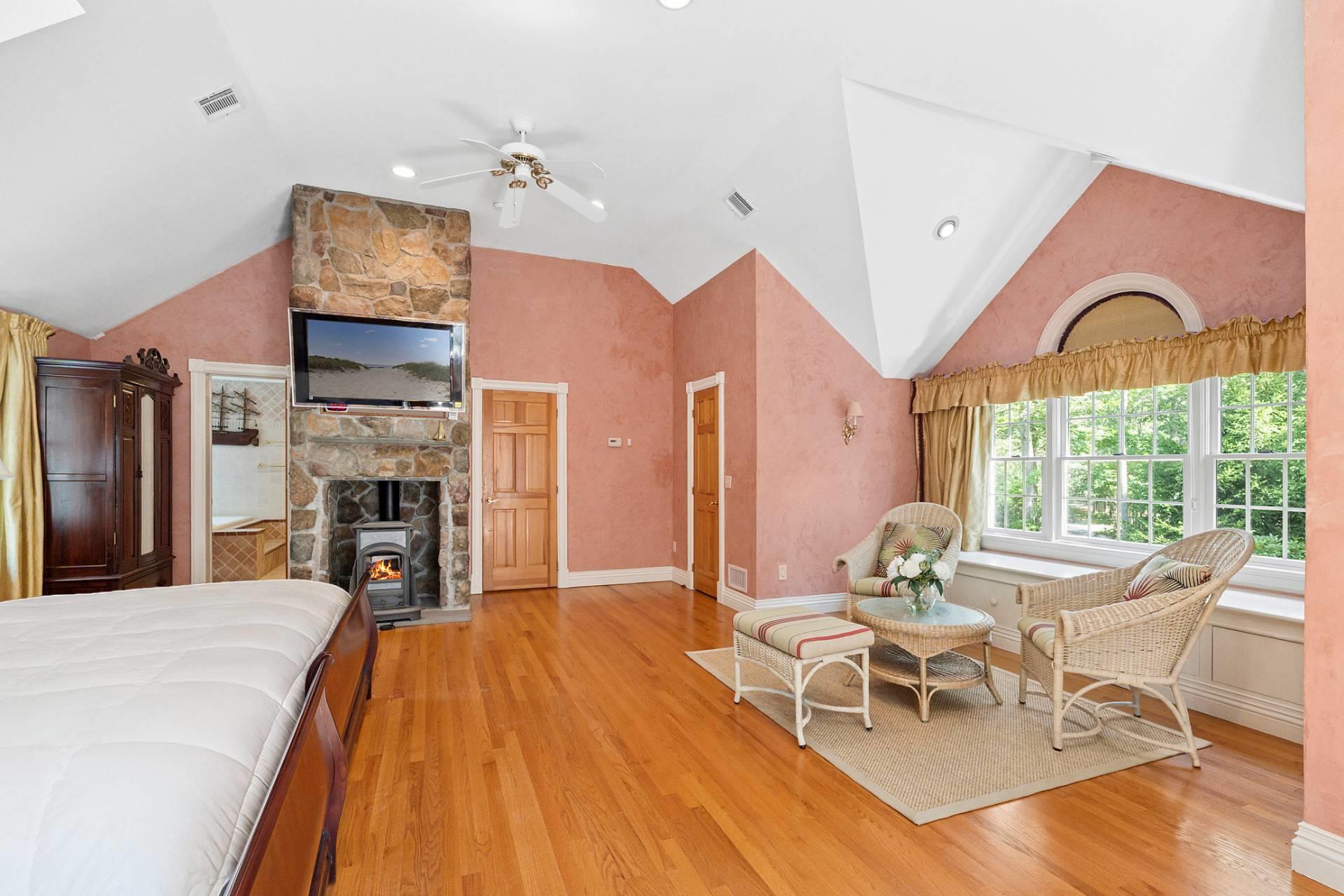 70 Talmage Farm Lane, East Hampton, NY 11937