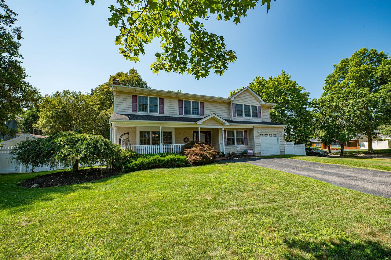 46 Plane Tree Lane, Saint James, NY 11780