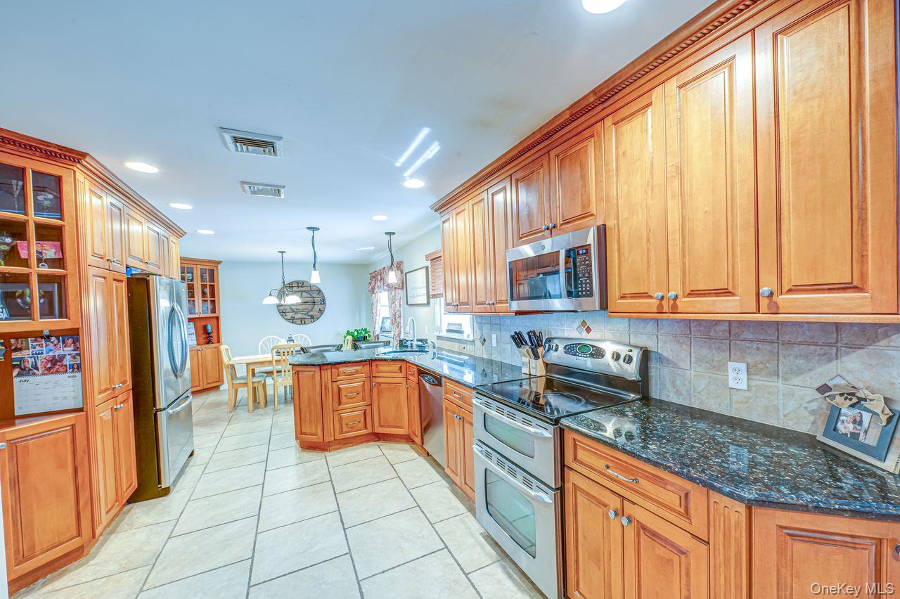 46 Plane Tree Lane, Saint James, NY 11780