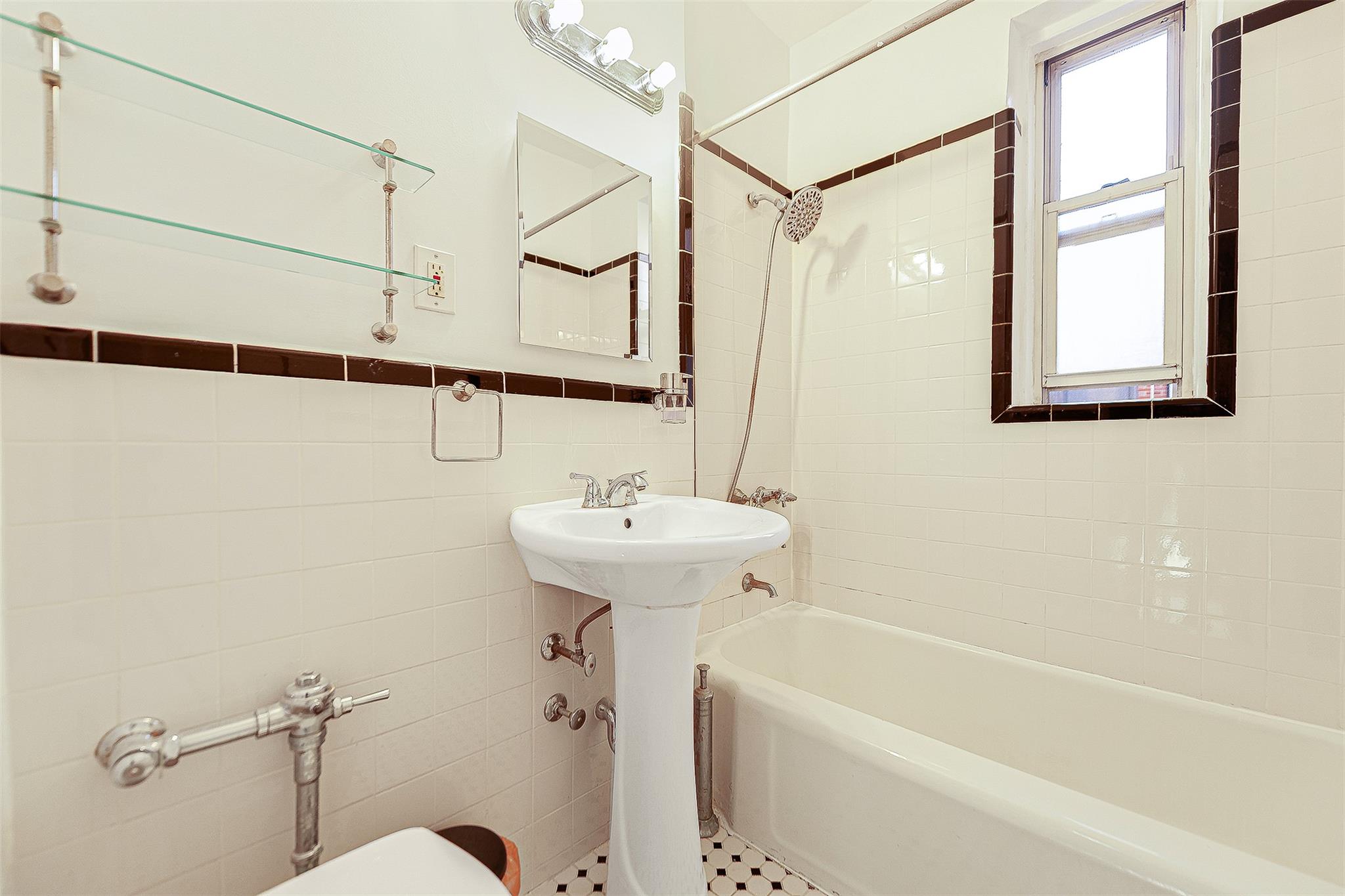 77-34 113 Street # 3D, Forest Hills, NY 11375